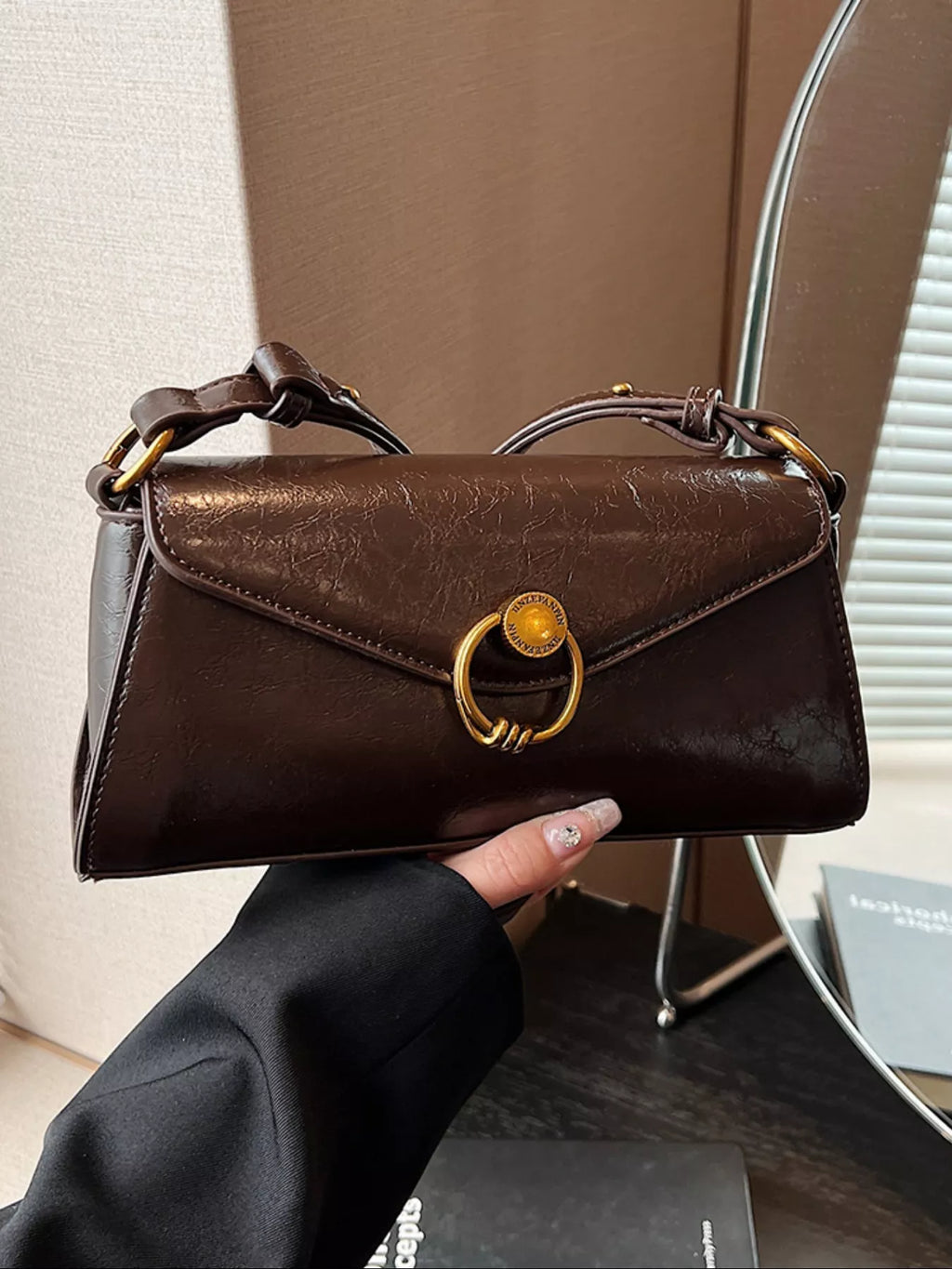 Retro Ring Decor Shoulder Bag