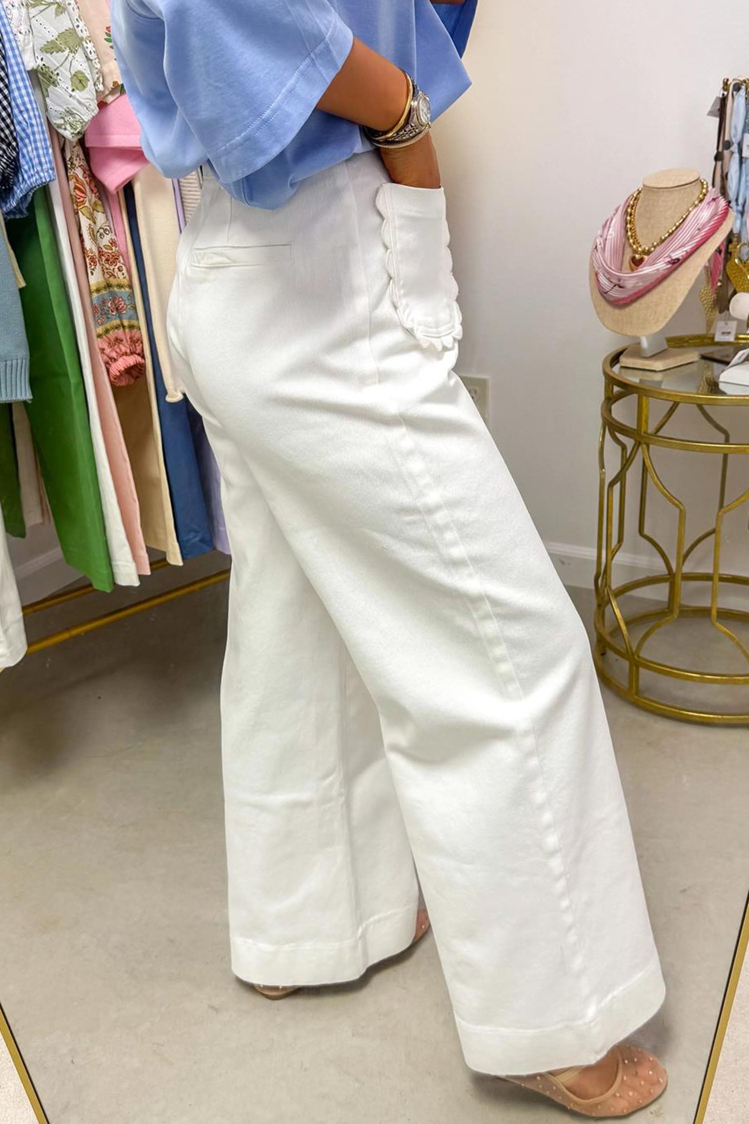 White Solid Color Scalloped Patch Pocket Shift Jeans