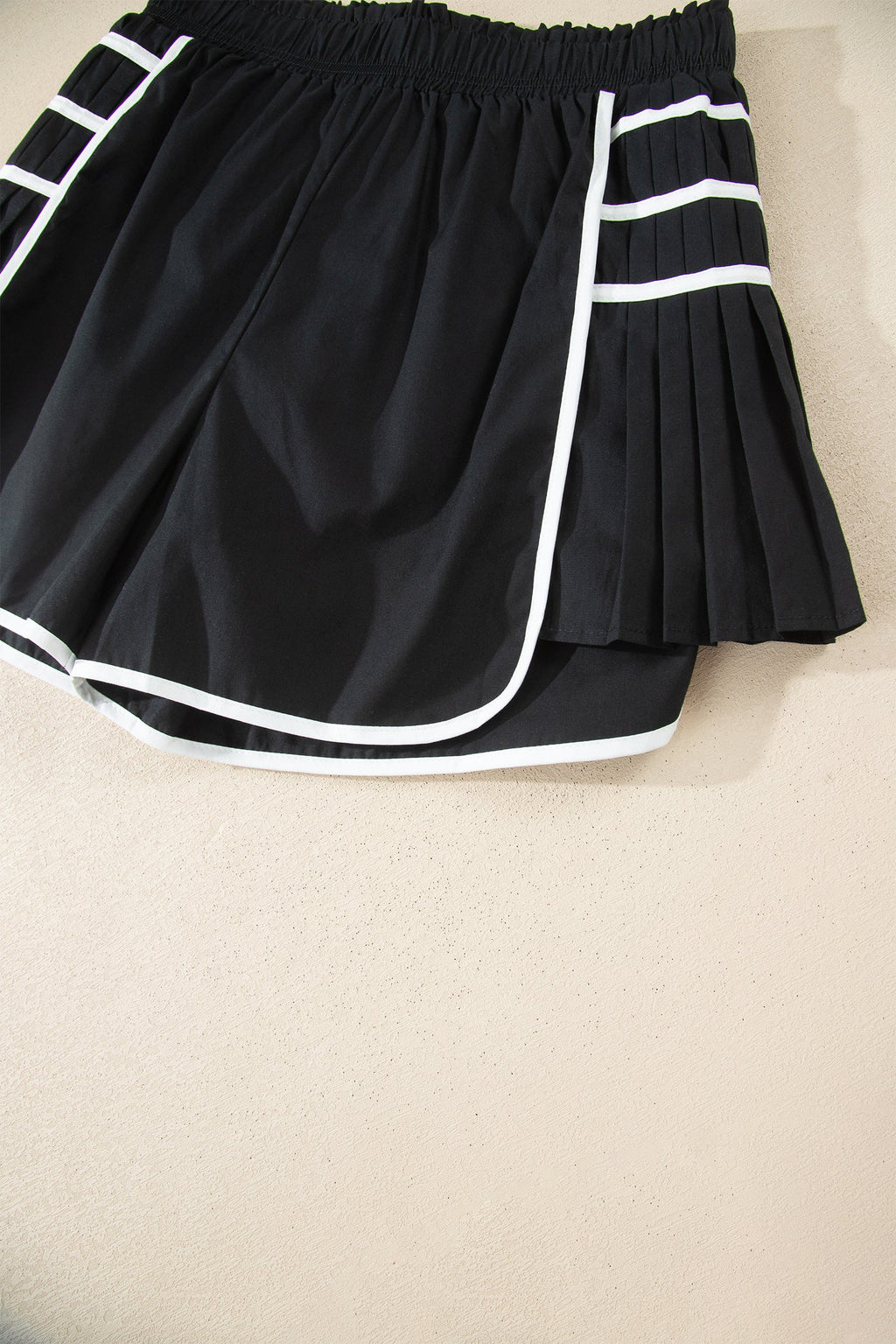 Black Contrast Trim Pleated Casual Active Shorts