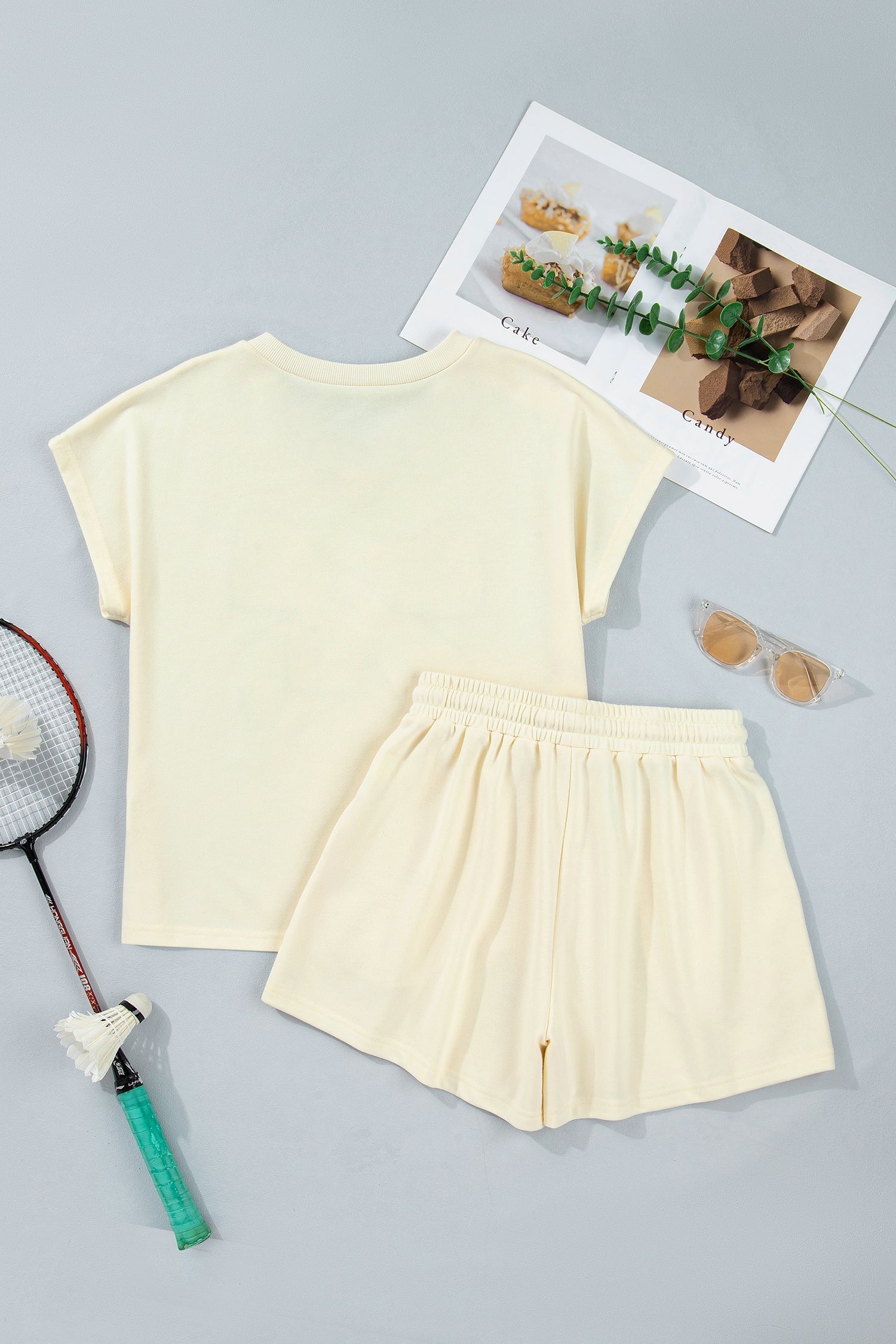 White Contrast Leopard Bow Patched V Neck Loose Tee Drawstring Shorts 2pcs Outfit