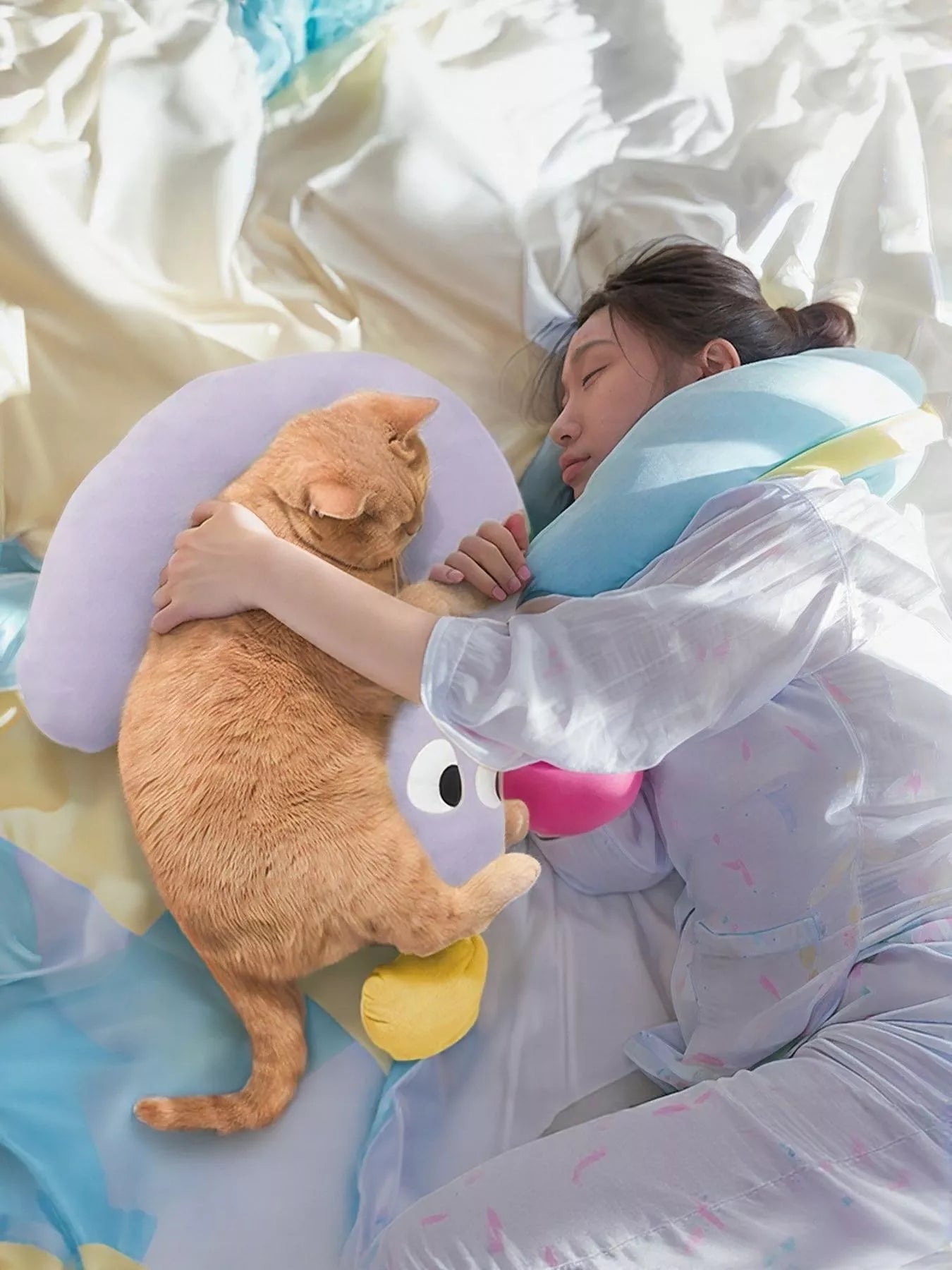 Question Mark Shaped Plush Pet Bed