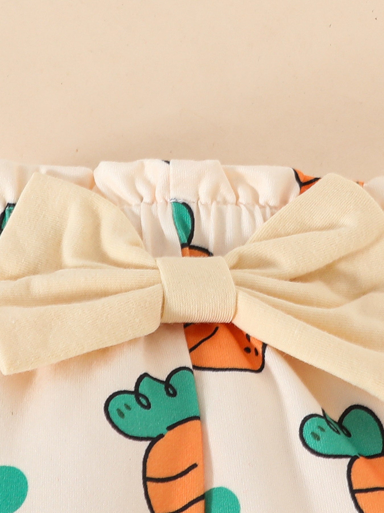 Children's Ruffled Long Sleeve Top and Carrot Print Pants Set with Headband