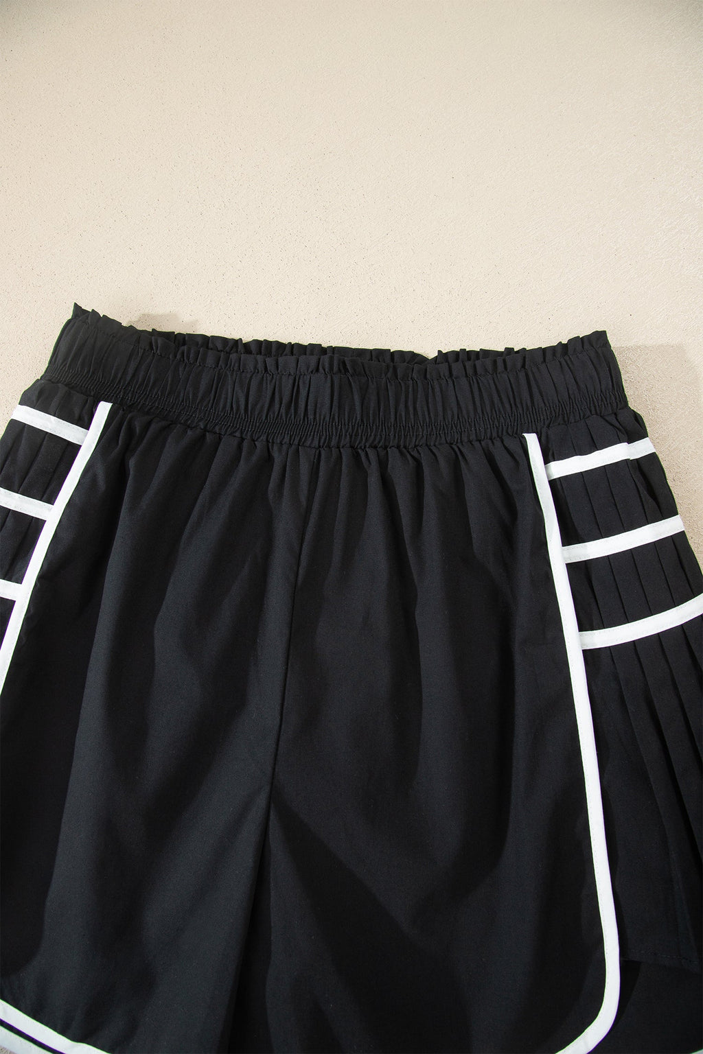 Black Contrast Trim Pleated Casual Active Shorts