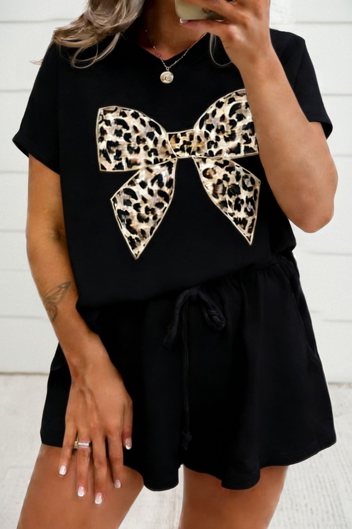 Black Contrast Leopard Bow Patched V Neck Loose Tee Drawstring Shorts 2pcs Outfit