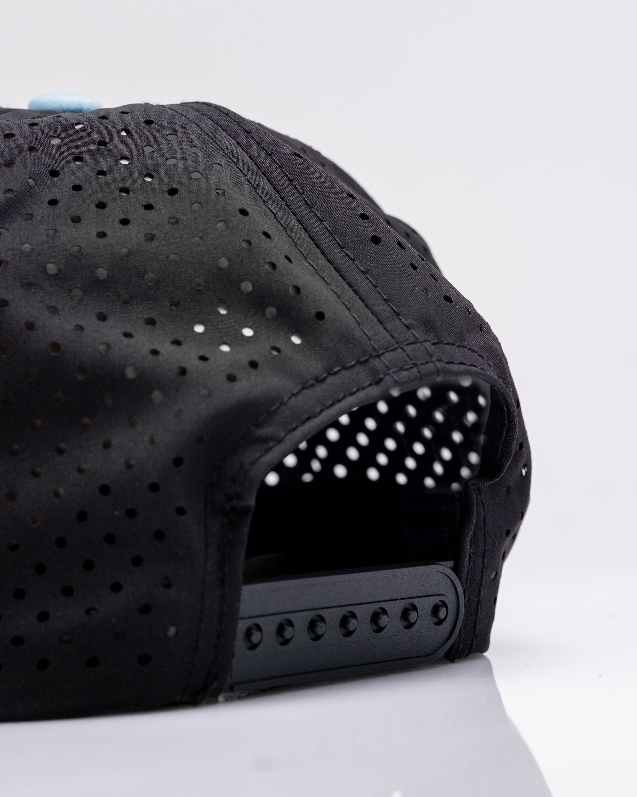 Highland Cow Black - Perforated Rope Hat