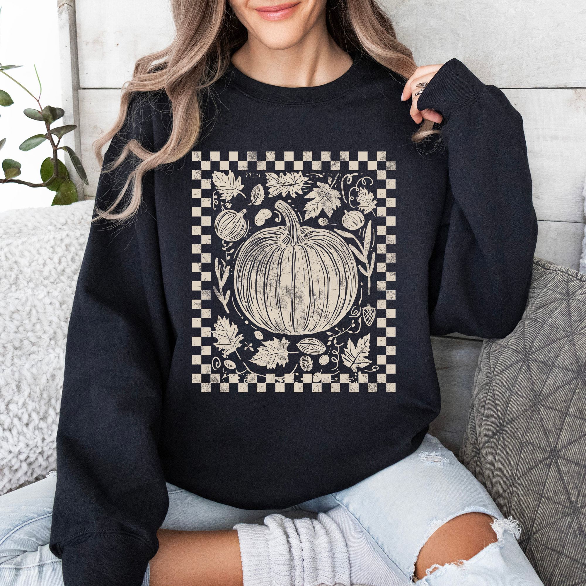 Checkered Pumpkin Minimalist Autumn Harvest Motif Cozy Seasonal For Fall Wardrobe Sweatshirt