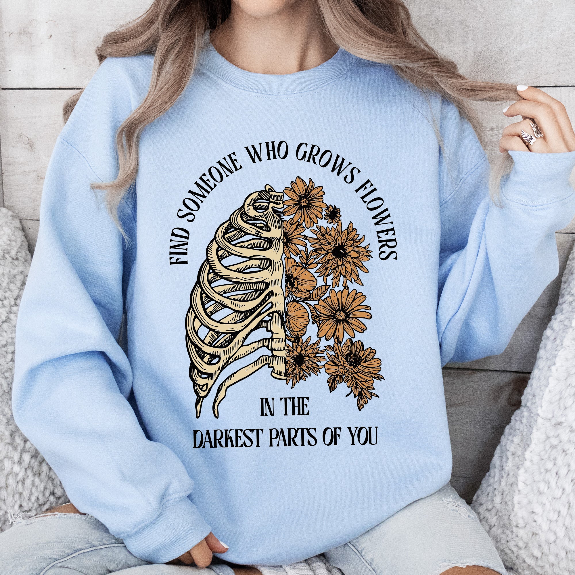 Find Someone Who Grows Flowers Skeleton Cowgirl Floral Western Skeleton Art Design Sweatshirt