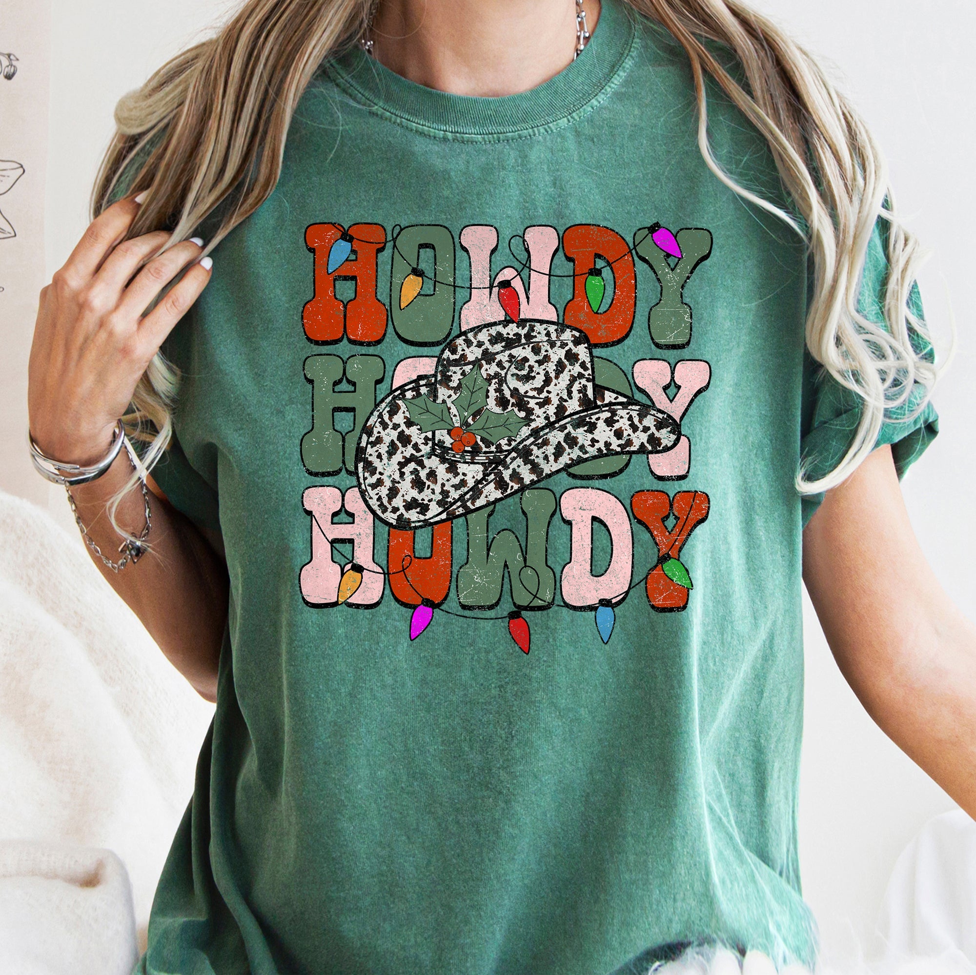 Howdy Christmas Leopard Print Cowboy Hat Retro Text Vintage Edition Comfort Colors Tee