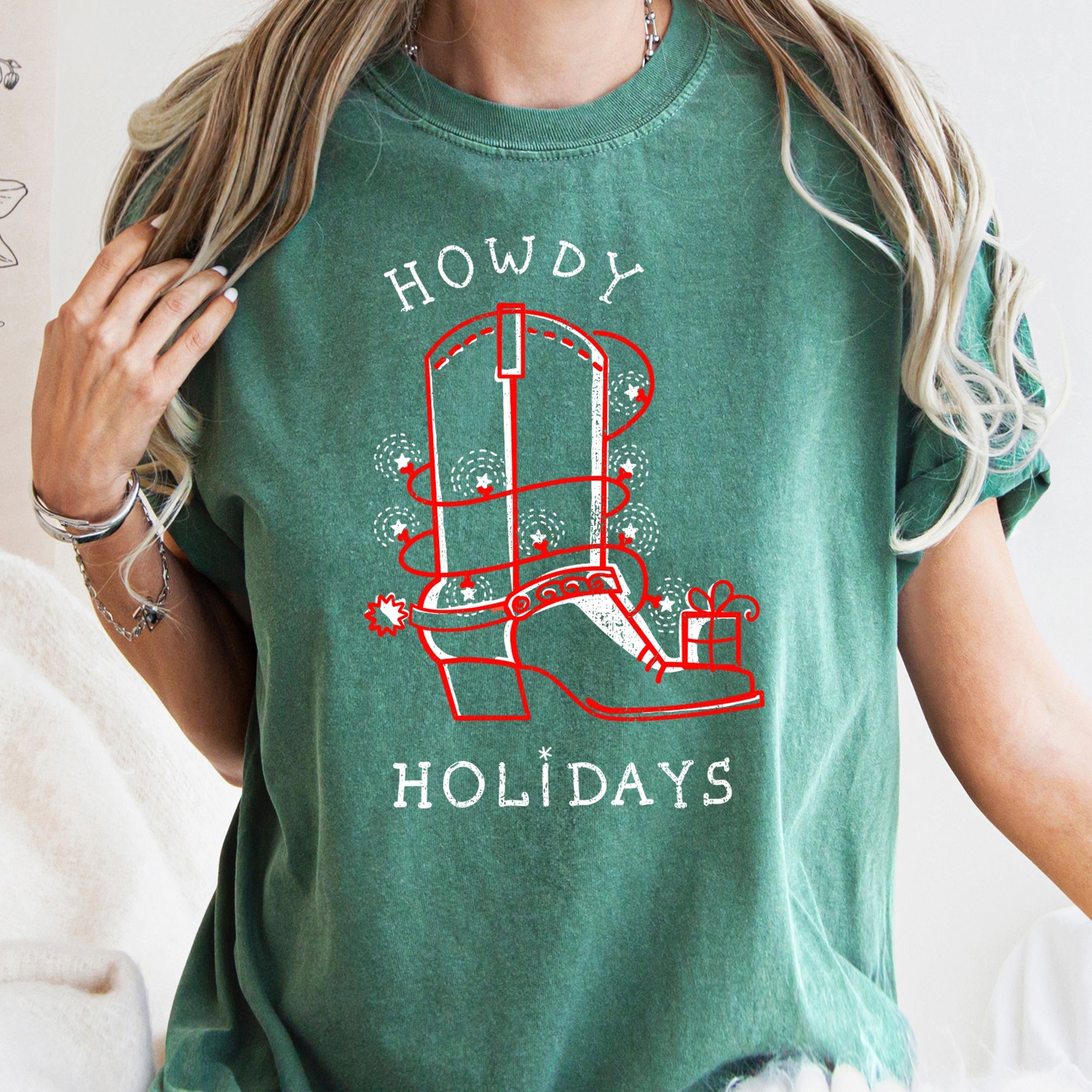 Howdy Holidays Christmas Cowboy Boot Retro Western Style Festive Vintage Comfort Colors Tee
