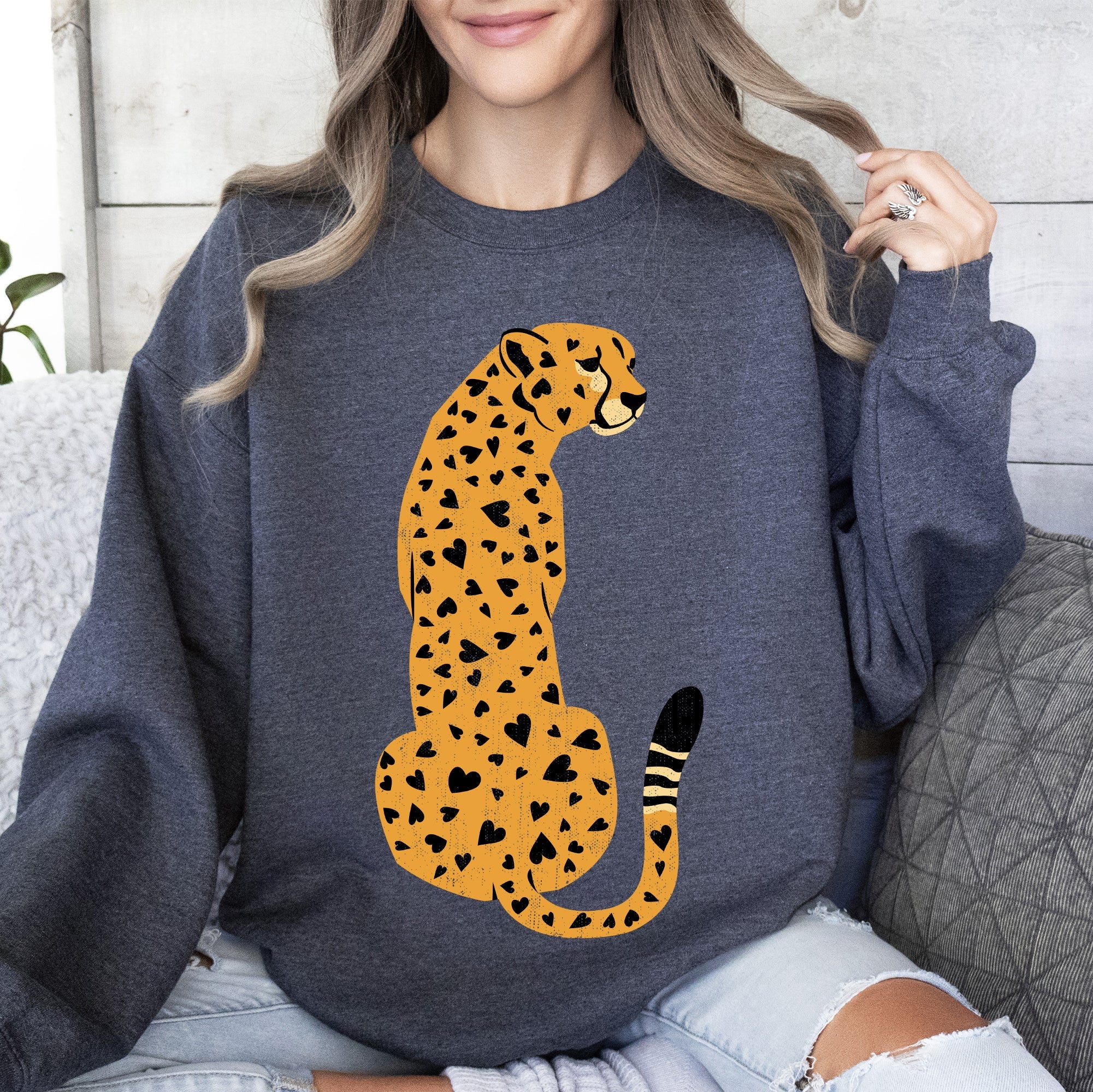 Leopard Heart Spots Valentine's Day Leopard Print Love Pattern Cozy Vintage Style Sweatshirt