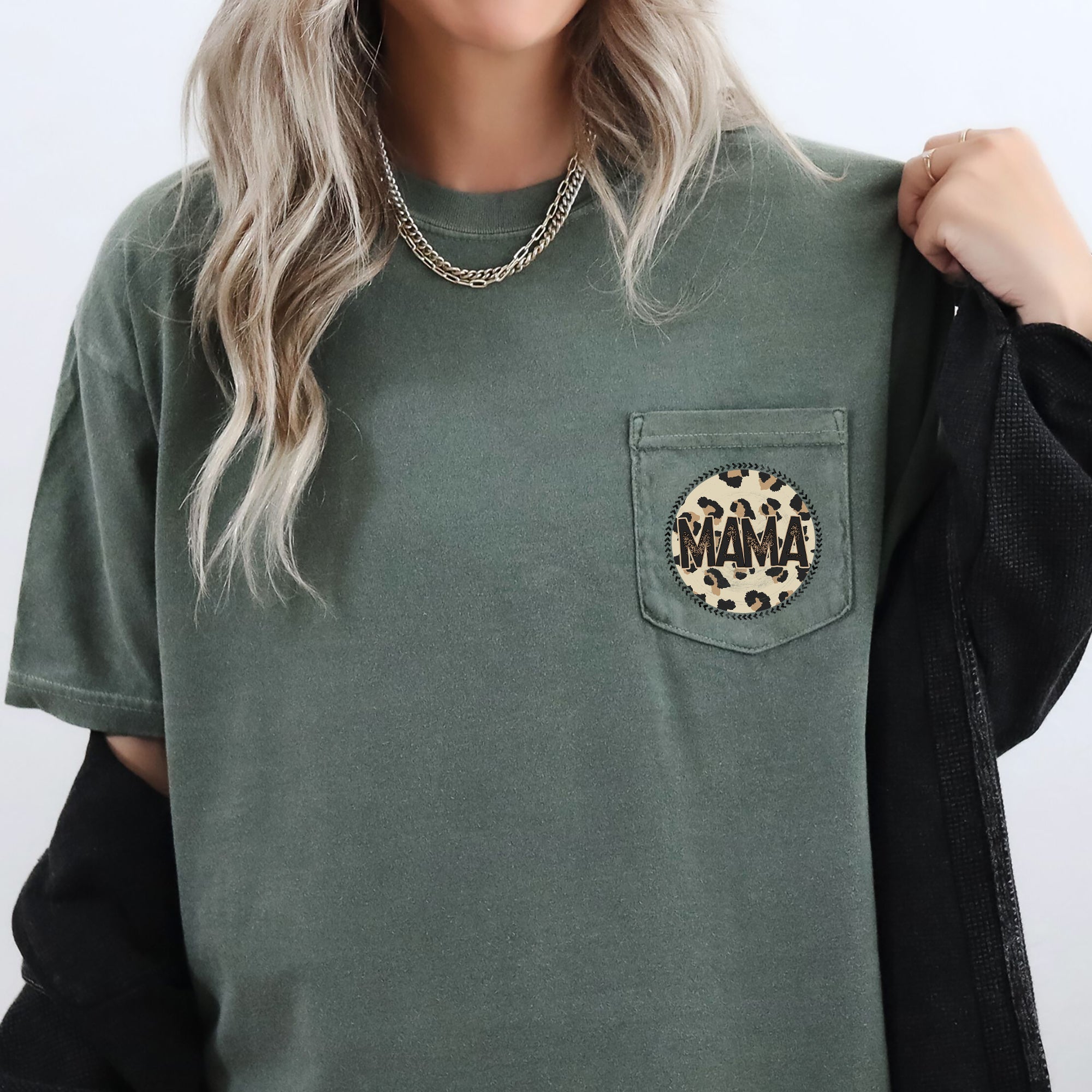 Mama Retro Western Leopard Print Circle Pocket Vintage Western Heritage Design Comfort Colors Tee