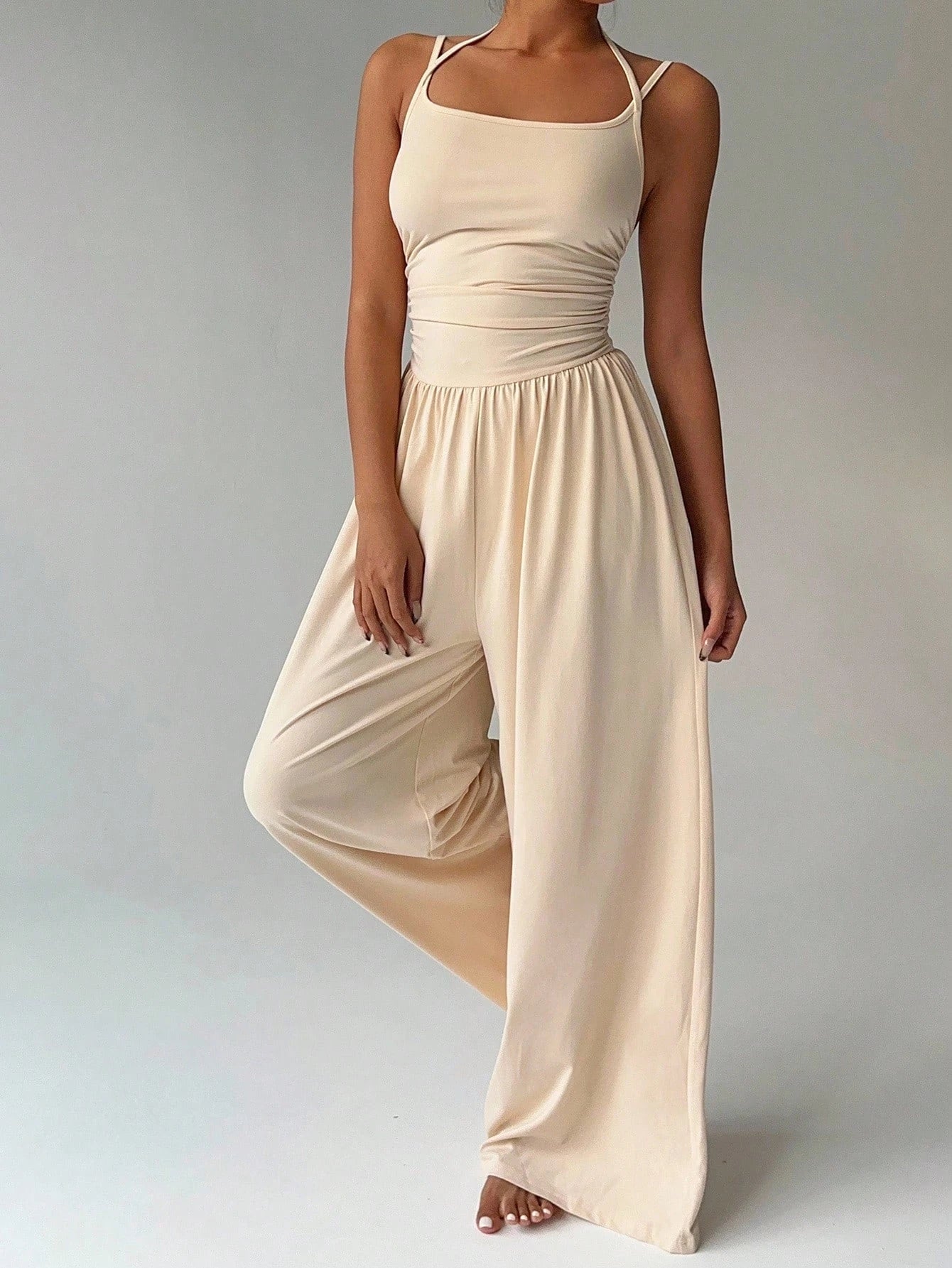 Women's Casual Solid Color Pleating Loose Straight Jumpsuit A-line Backless Halter Neck Slim Cami Jumpsuit Streetwear 2025