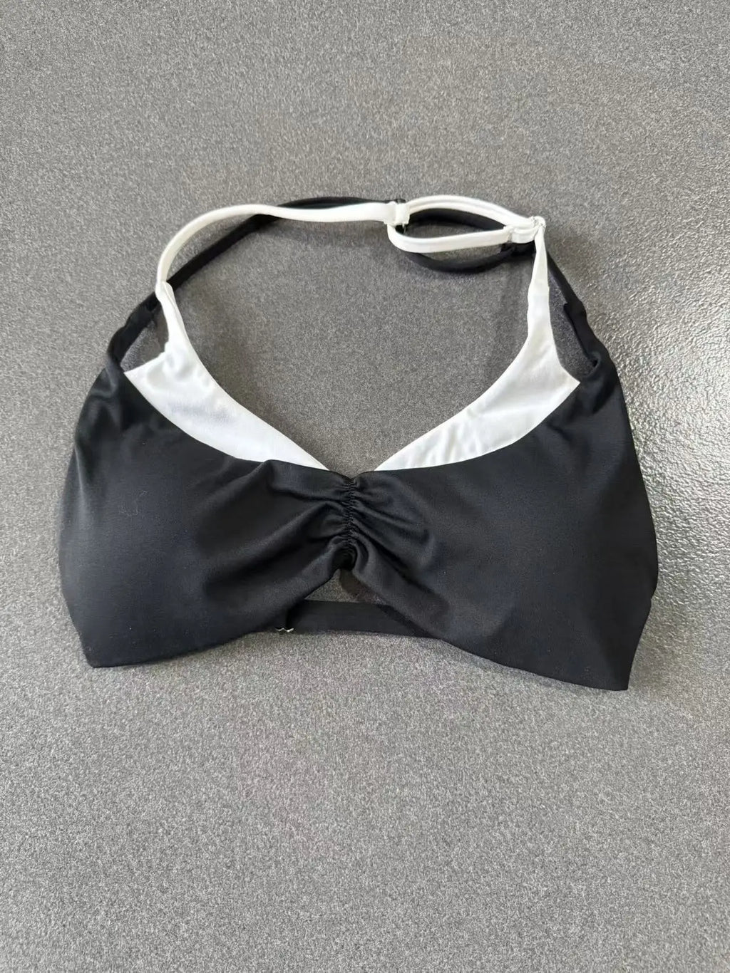 Women's Gym Workout Two-color Yoga Sports Bras Halter Neck Open Back Design Sports Tank Top Running Fitness Built-in Bra Cups