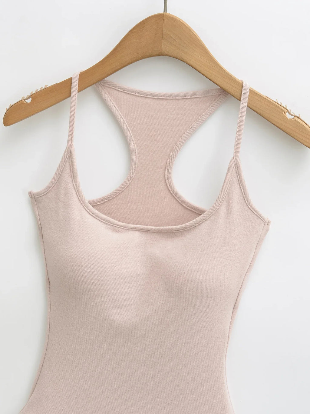 Soft Blush Pink Tank Top For Women Slim Fitted Design Stretchy Fabric Seamless Comfort For Casual Outings Or Light Workouts RSEZ