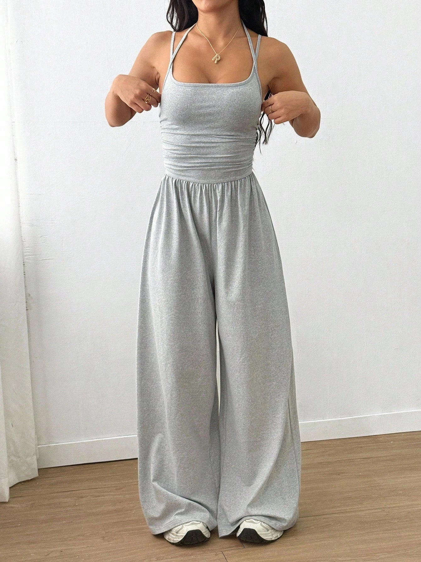 Women's Casual Solid Color Pleating Loose Straight Jumpsuit A-line Backless Halter Neck Slim Cami Jumpsuit Streetwear 2025