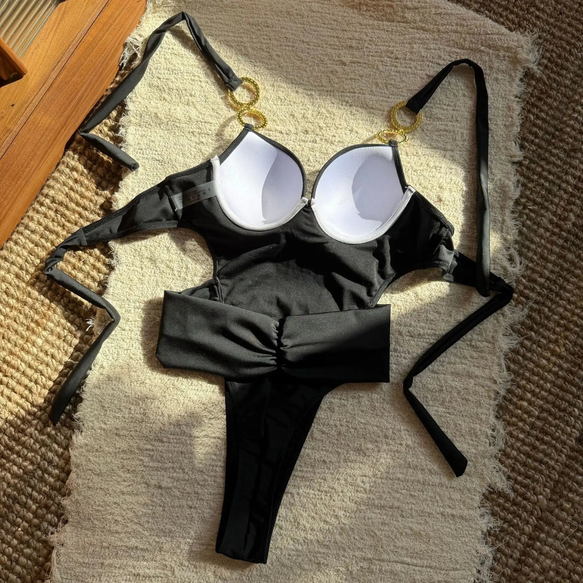 Luxury Diamond Belt One Piece Swimsuit 2025 Women Sexy Halter Rhinestone Push Up Padded Backless Beach Bathing Suit Swimwear