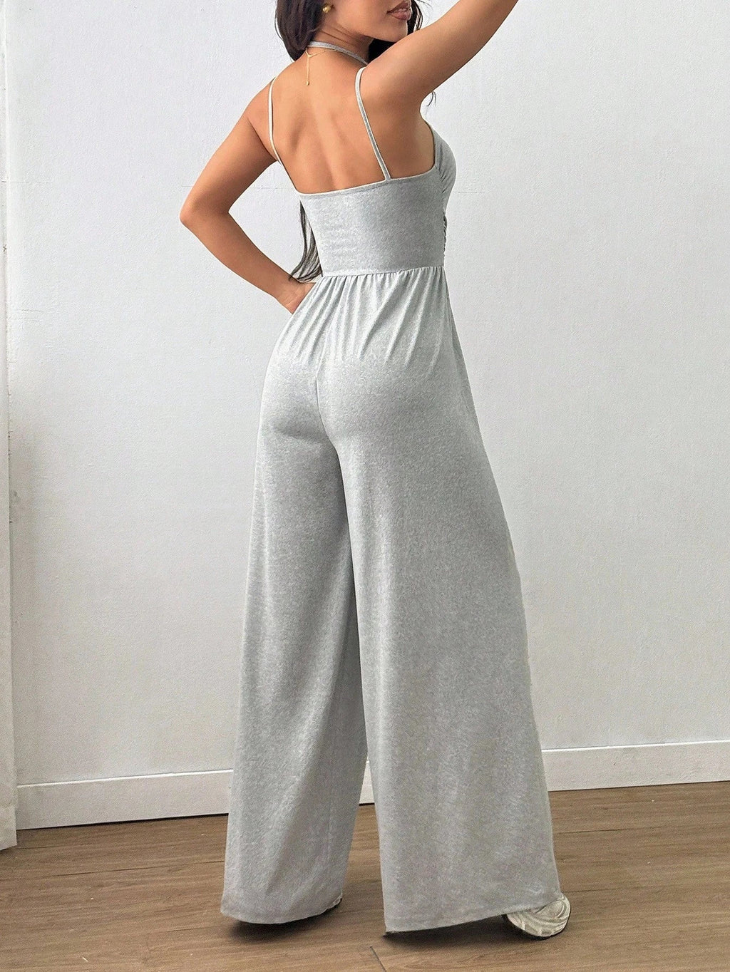 Women's Casual Solid Color Pleating Loose Straight Jumpsuit A-line Backless Halter Neck Slim Cami Jumpsuit Streetwear 2025