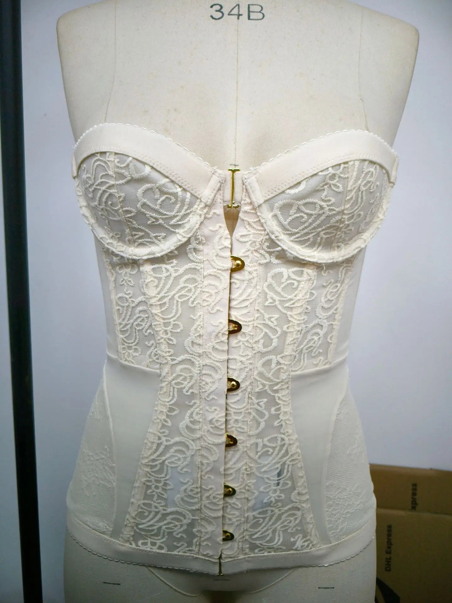 Spicy Girl Sexy Tight Corset Sexy Lace Hollow Out Sleeveless Strapless Tube Top 2025 Summer Fashion Women Street Trendy Tanks