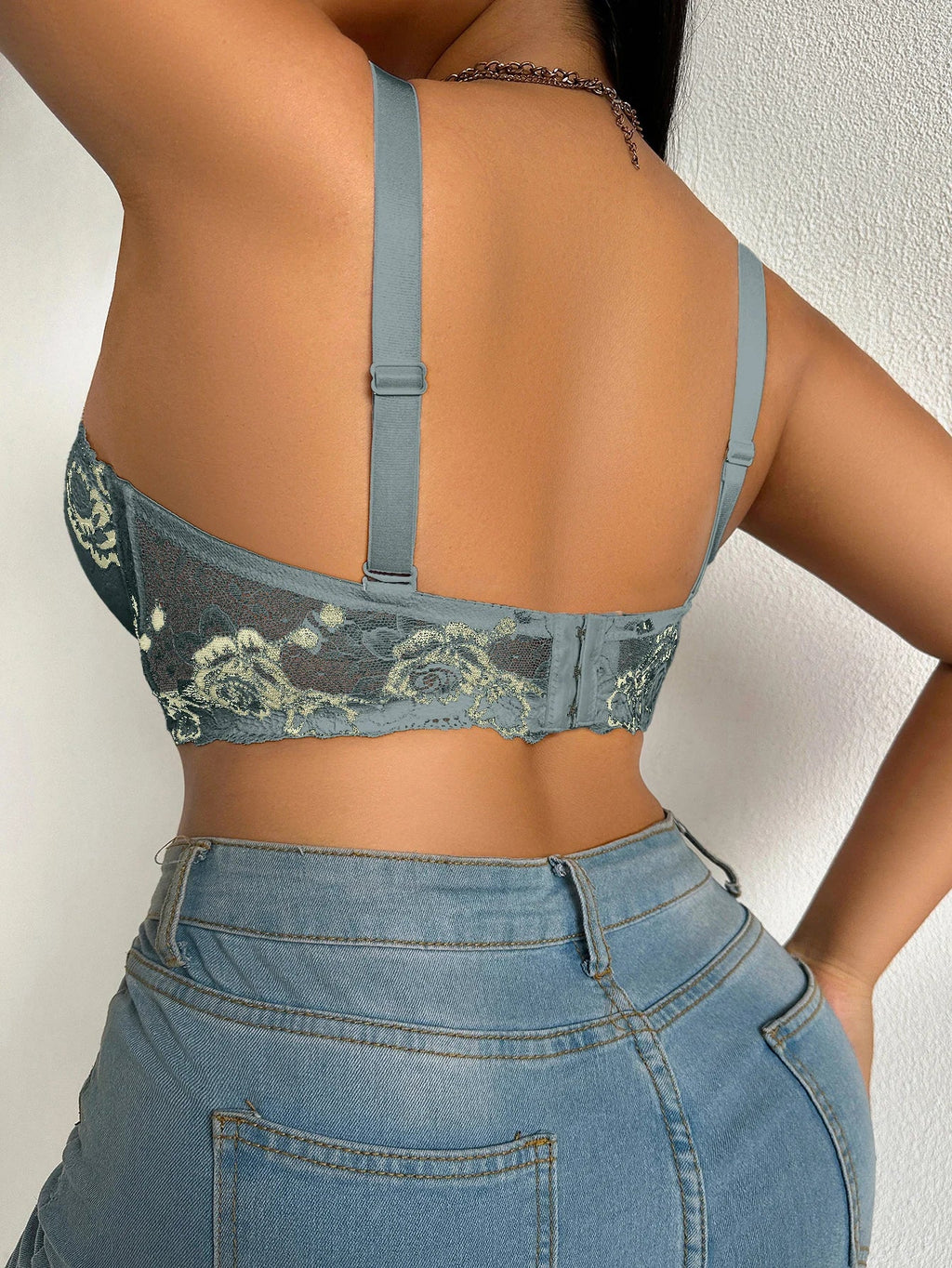 Plus Size Lace Women's Bra BCD Thin Cup Floral Embroidered Push up Bra Side Support Comfortable Underwire Lingerie Bra Women