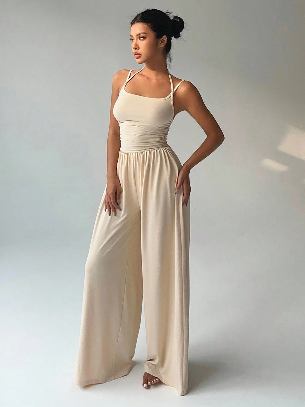 Women's Casual Solid Color Pleating Loose Straight Jumpsuit A-line Backless Halter Neck Slim Cami Jumpsuit Streetwear 2025