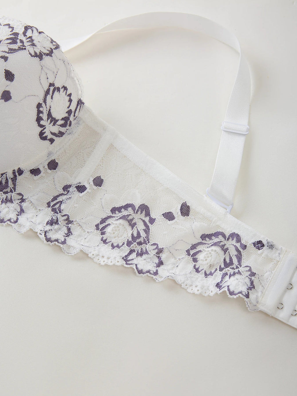 Plus Size Lace Women's Bra BCD Thin Cup Floral Embroidered Push up Bra Side Support Comfortable Underwire Lingerie Bra Women