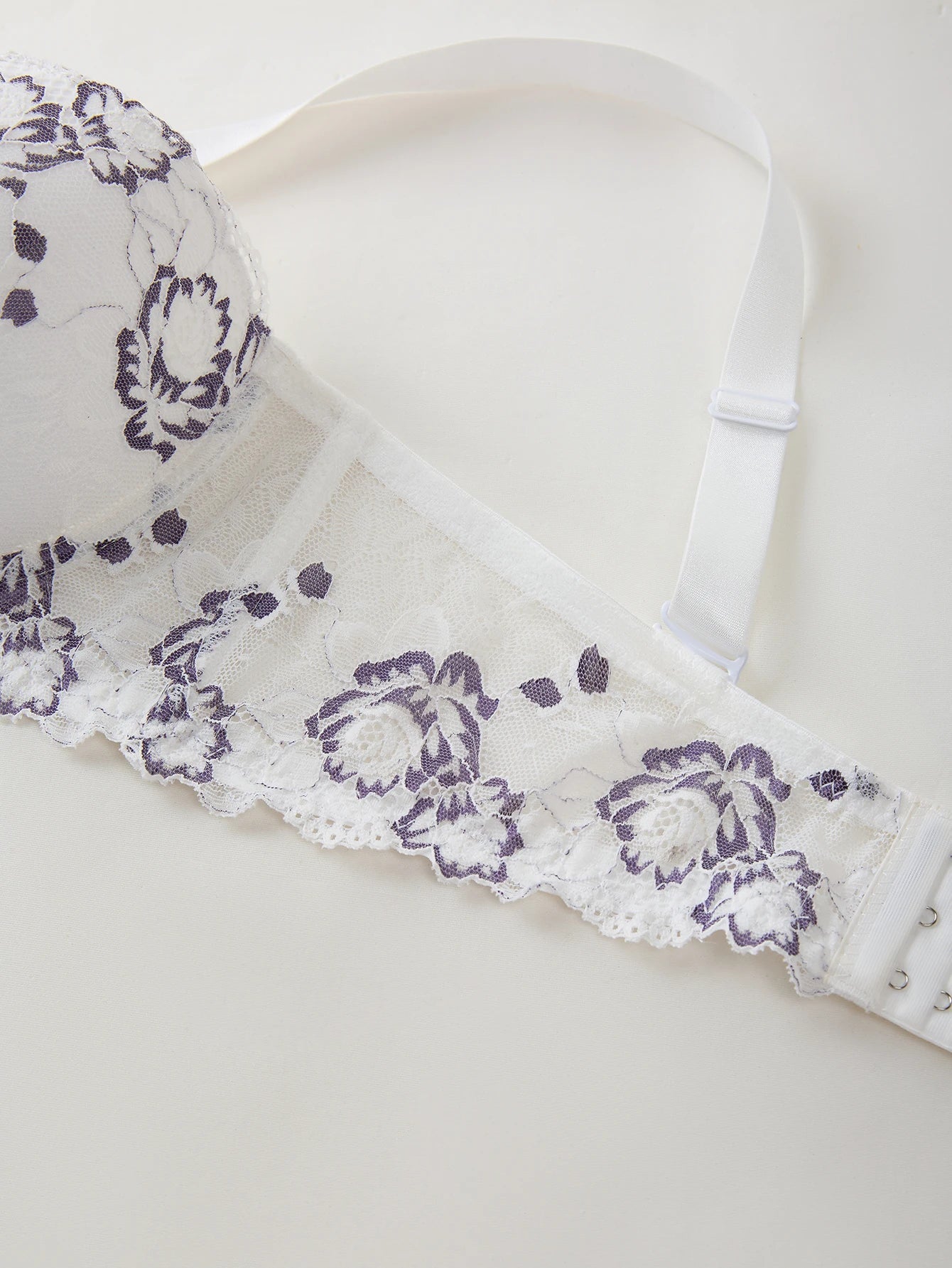 Plus Size Lace Women's Bra BCD Thin Cup Floral Embroidered Push up Bra Side Support Comfortable Underwire Lingerie Bra Women