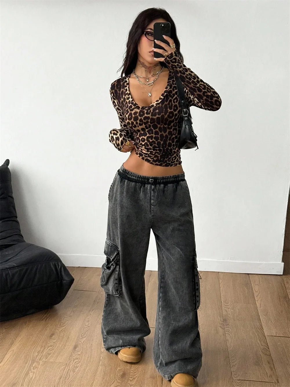Women's Sexy Fall Vintage Going Out Streetwear Leopard Graphics Crop Top Comfortable Stretchy Long Sleeve V-Neck T-Shirt.