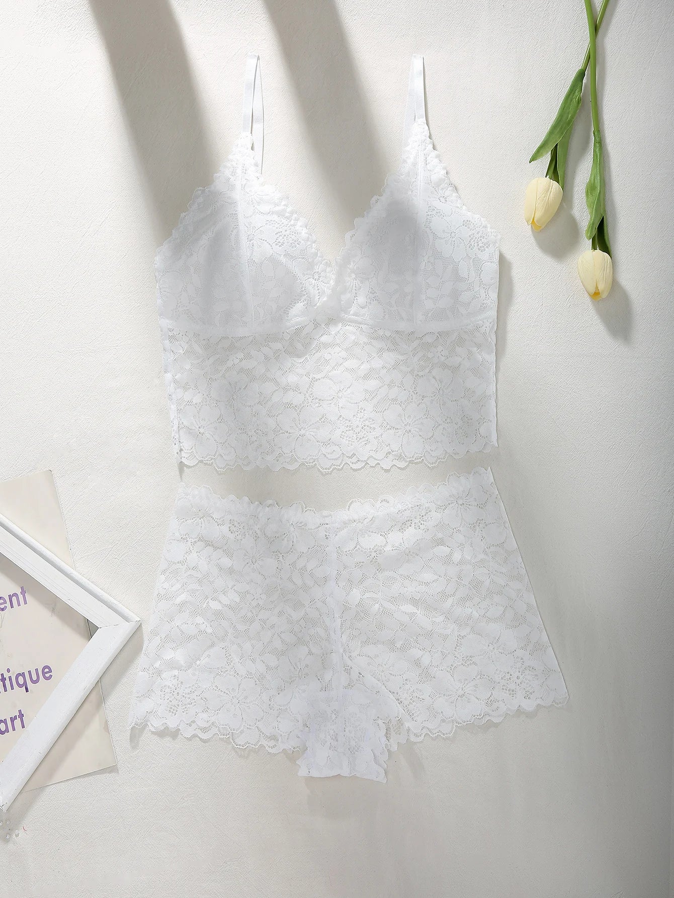 Hot sexy lingerie set Women's Wireless camisole sexy Bras Elegant floral lace sheer bra Cutout lace breathable Women's Panties
