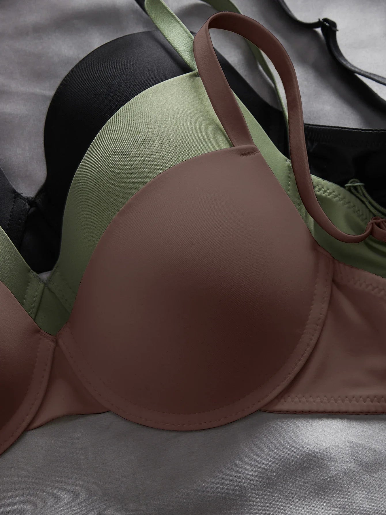 3-Pack of Fashionable Women's Underwear Set Everyday Simple Basic Underwire Bras Supportive and Comfortable Unpadded Women's Bra
