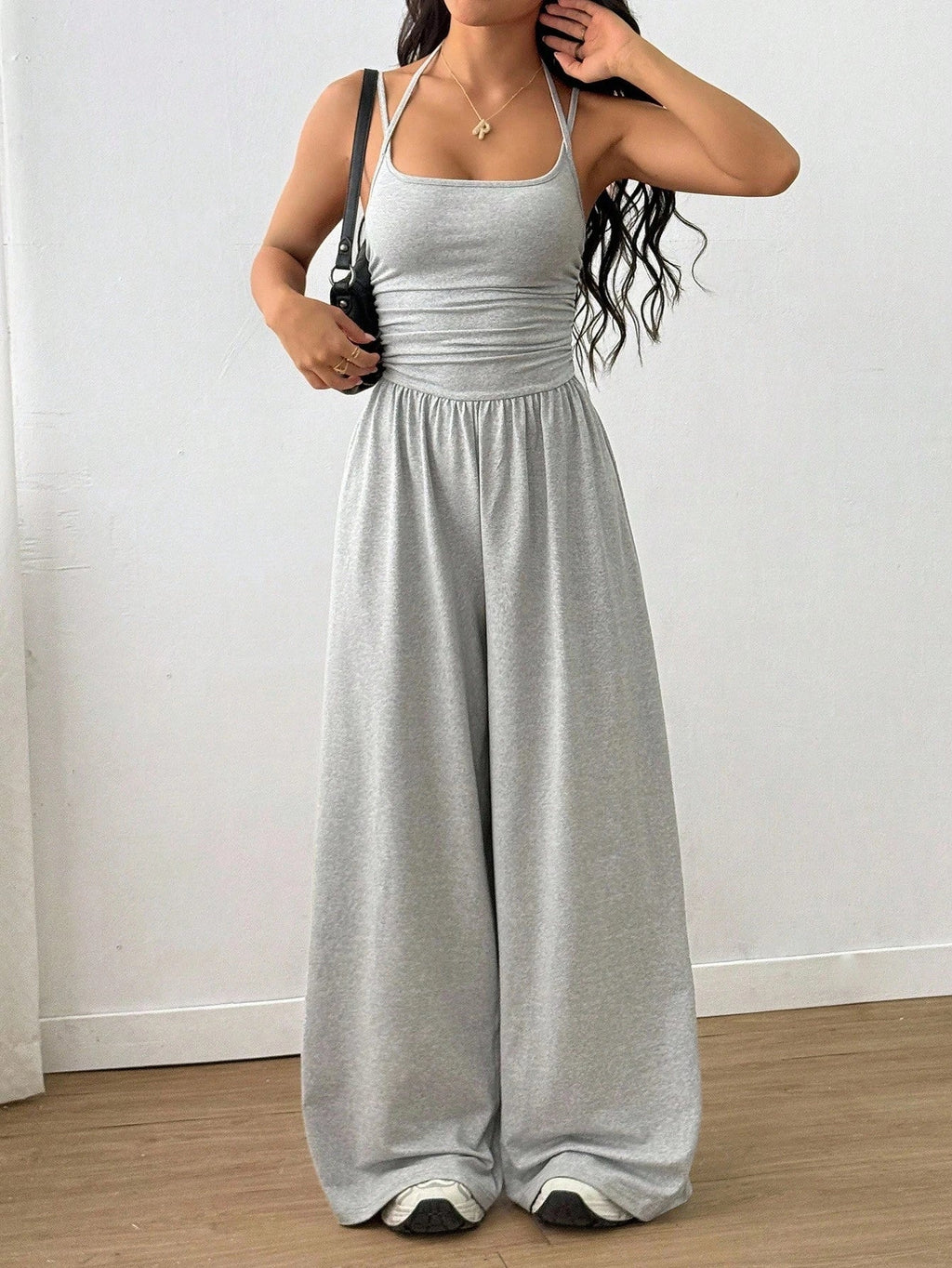 Women's Casual Solid Color Pleating Loose Straight Jumpsuit A-line Backless Halter Neck Slim Cami Jumpsuit Streetwear 2025