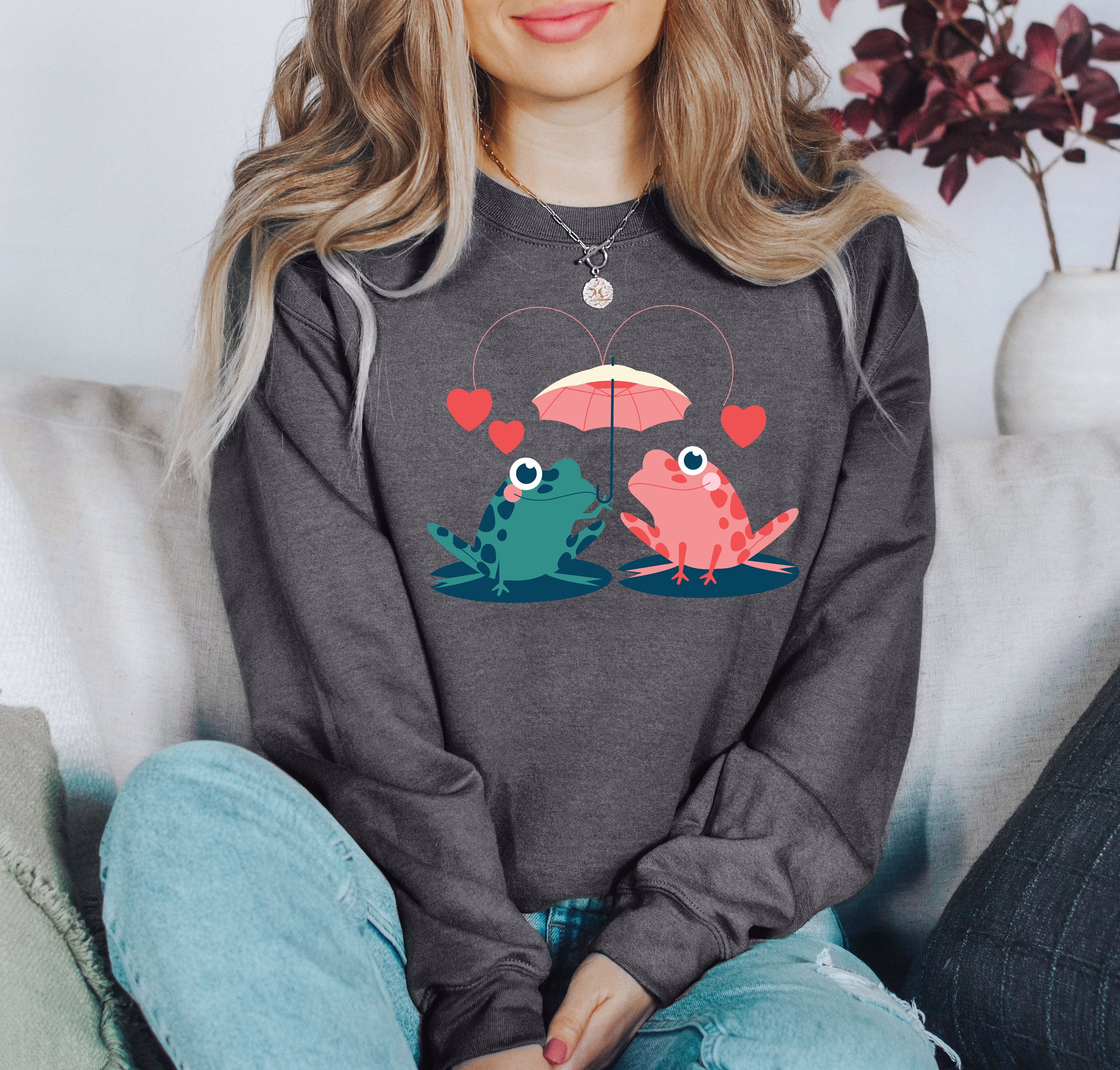 Retro Lover Frogs Vintage Valentine's Day Nostalgic Whimsy Print For Cozy Everyday Comfort Sweatshirt