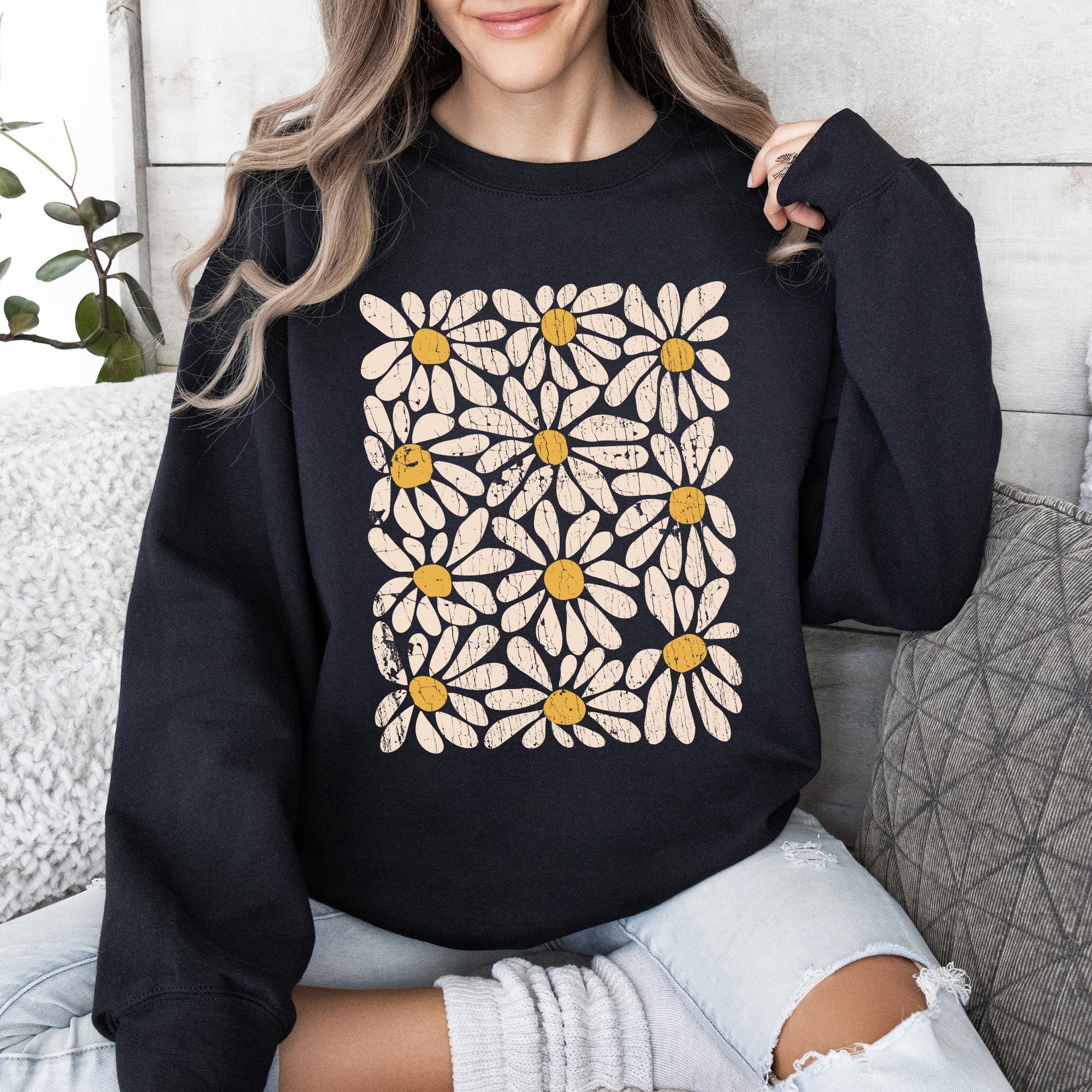 Vintage Daisies Floral Design and Classic Botanical Motifs Collection Sweatshirt