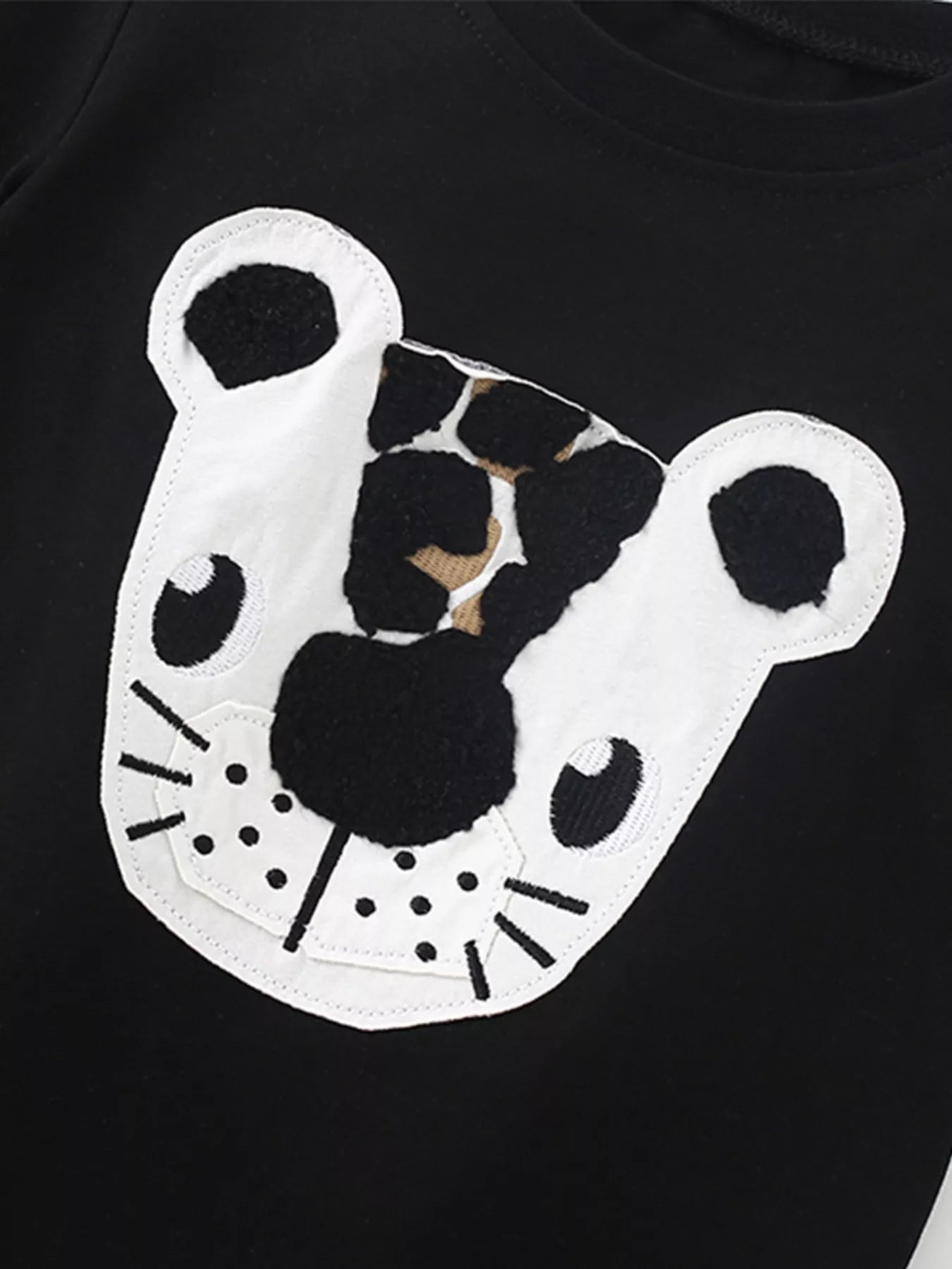 Children's Cute Cartoon Bear Applique Short Sleeve Tee and Striped Shorts Set