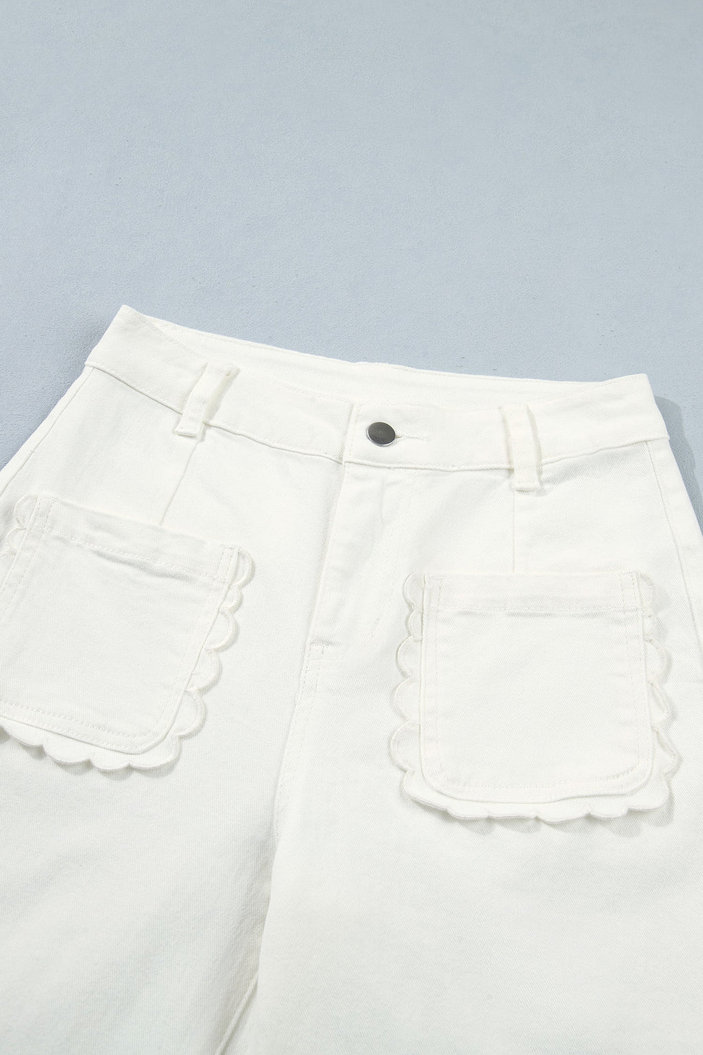 White Solid Color Scalloped Patch Pocket Shift Jeans