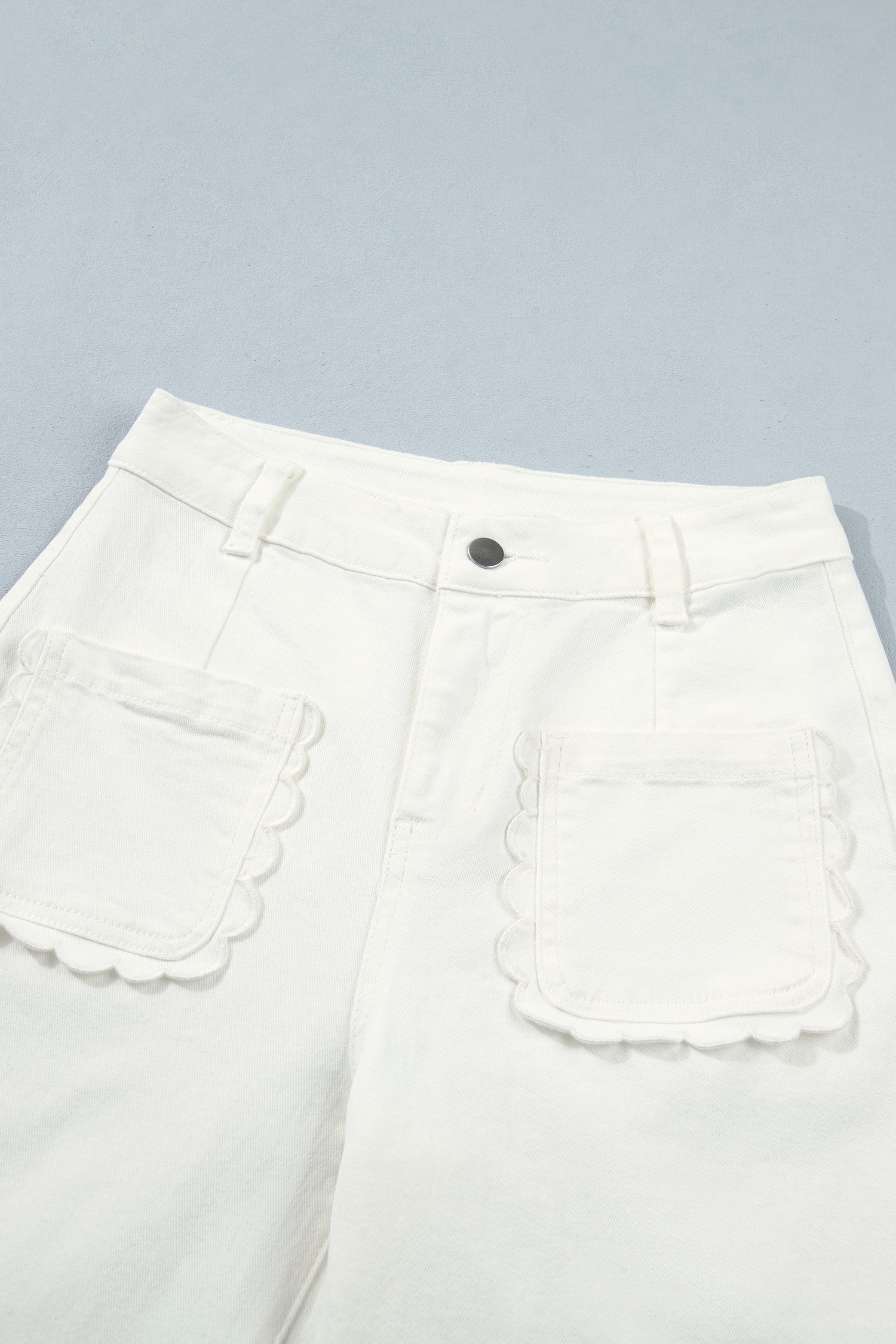 White Solid Color Scalloped Patch Pocket Shift Jeans
