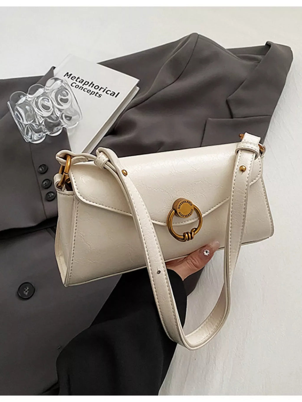 Retro Ring Decor Shoulder Bag