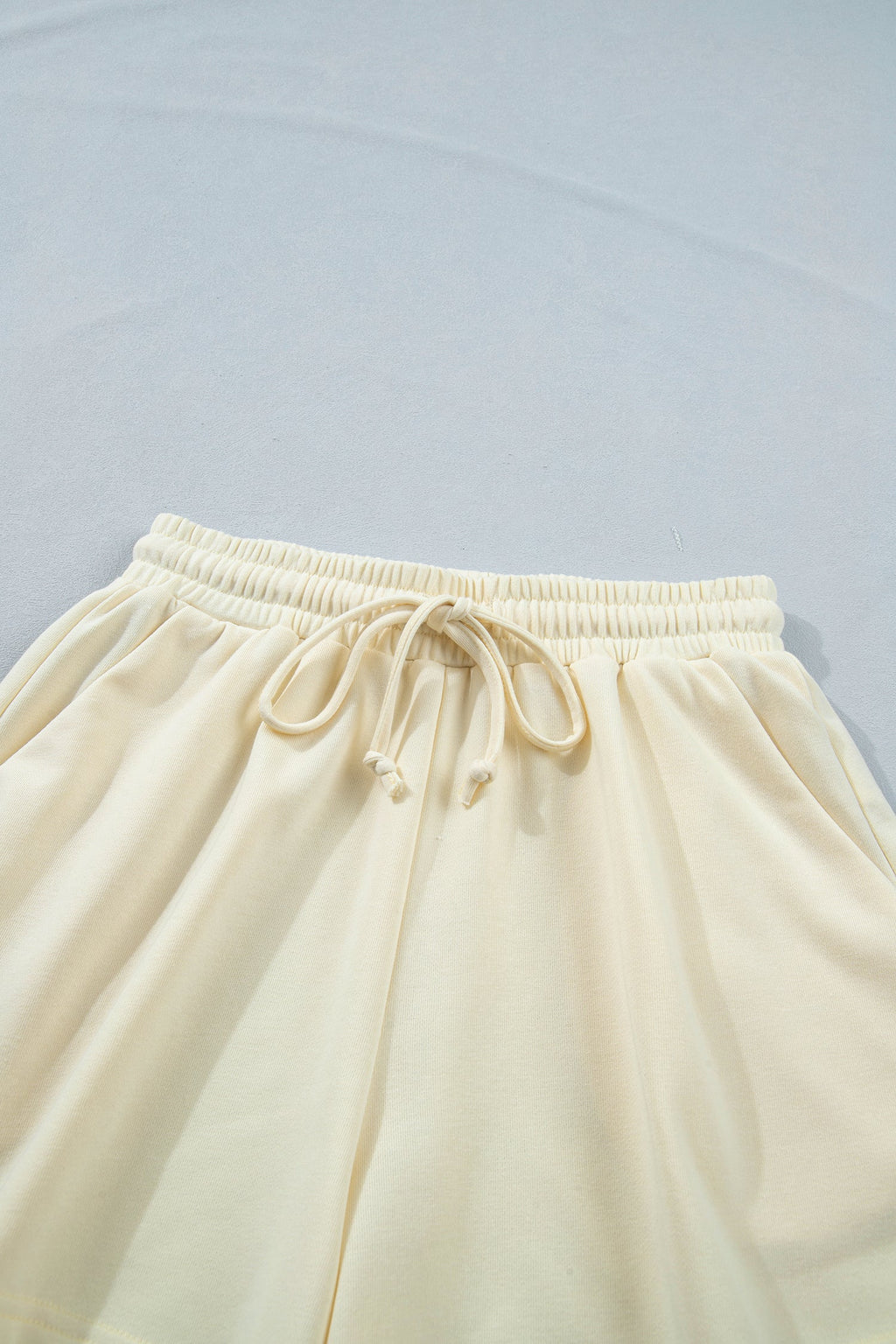 White Contrast Leopard Bow Patched V Neck Loose Tee Drawstring Shorts 2pcs Outfit