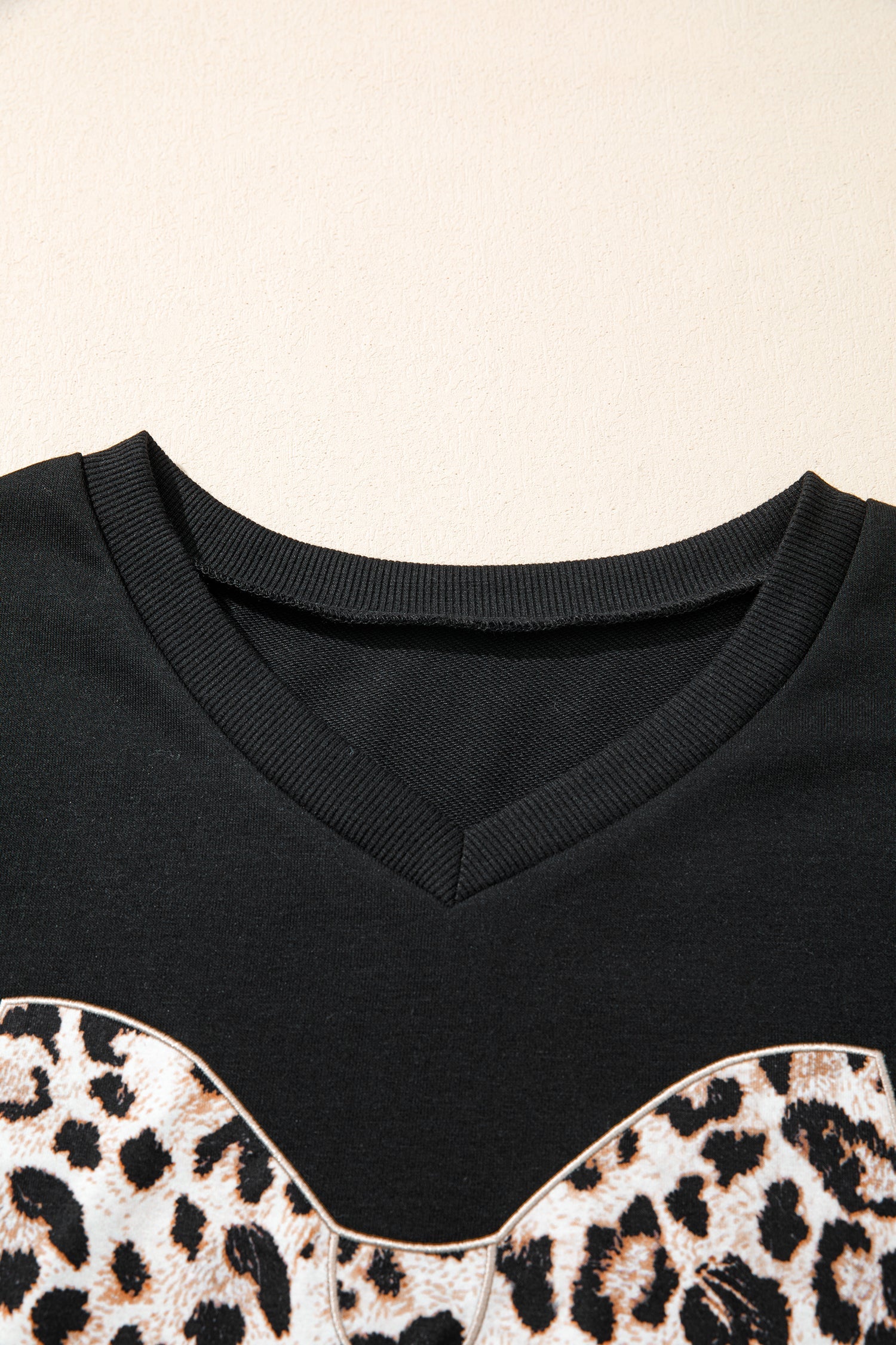 Black Contrast Leopard Bow Patched V Neck Loose Tee Drawstring Shorts 2pcs Outfit