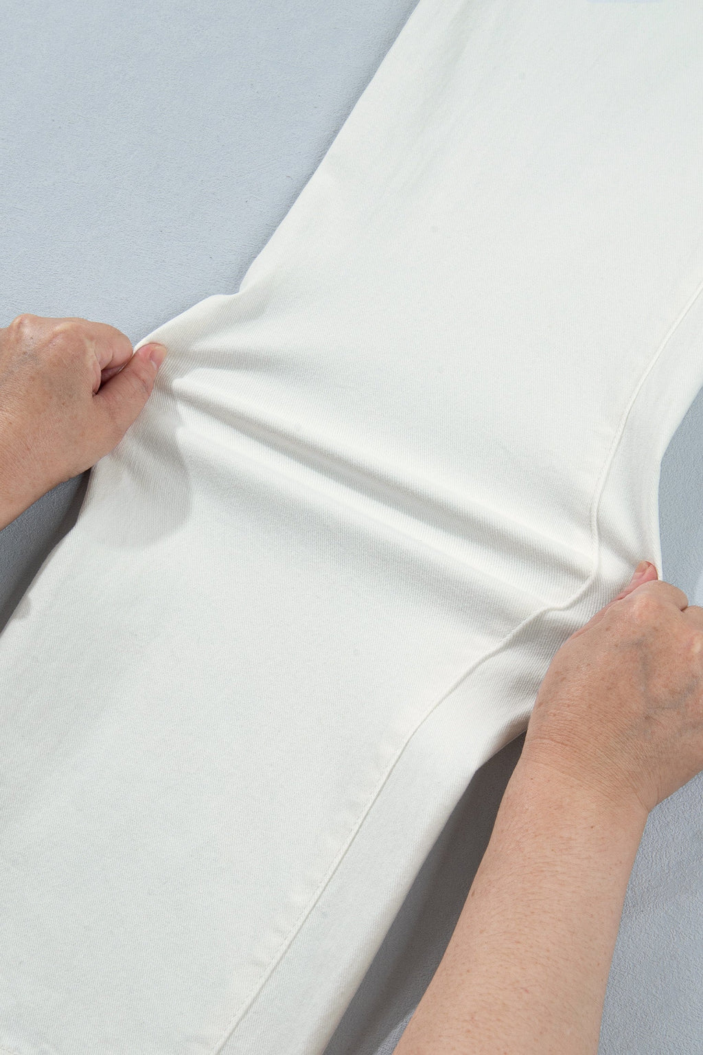 White Solid Color Scalloped Patch Pocket Shift Jeans