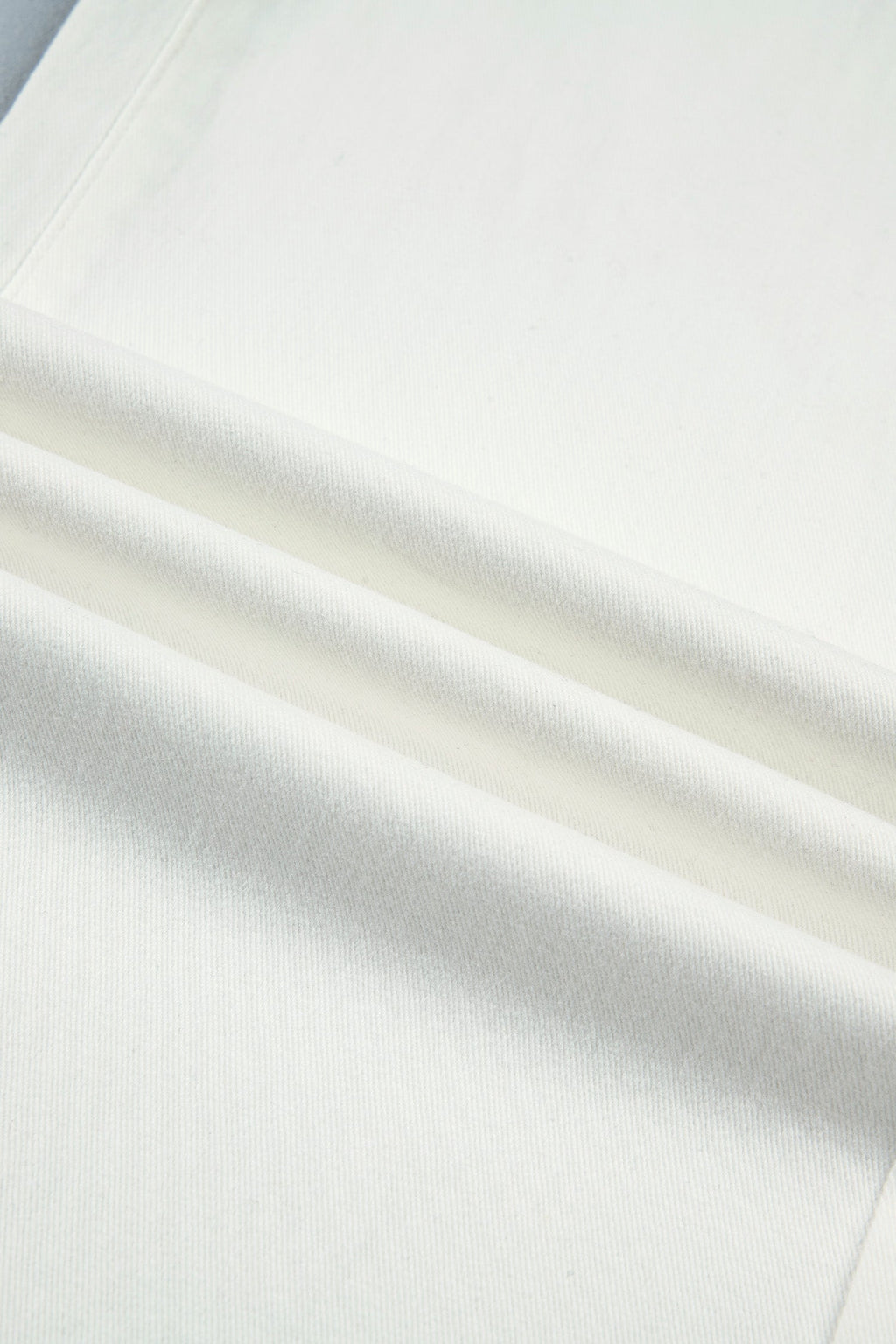 White Solid Color Scalloped Patch Pocket Shift Jeans
