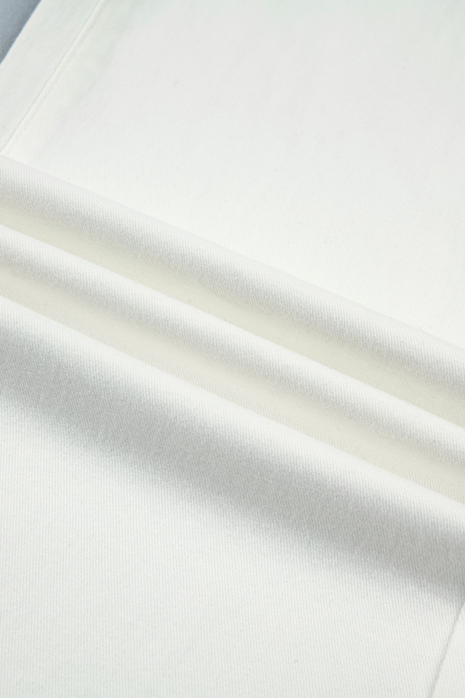 White Solid Color Scalloped Patch Pocket Shift Jeans
