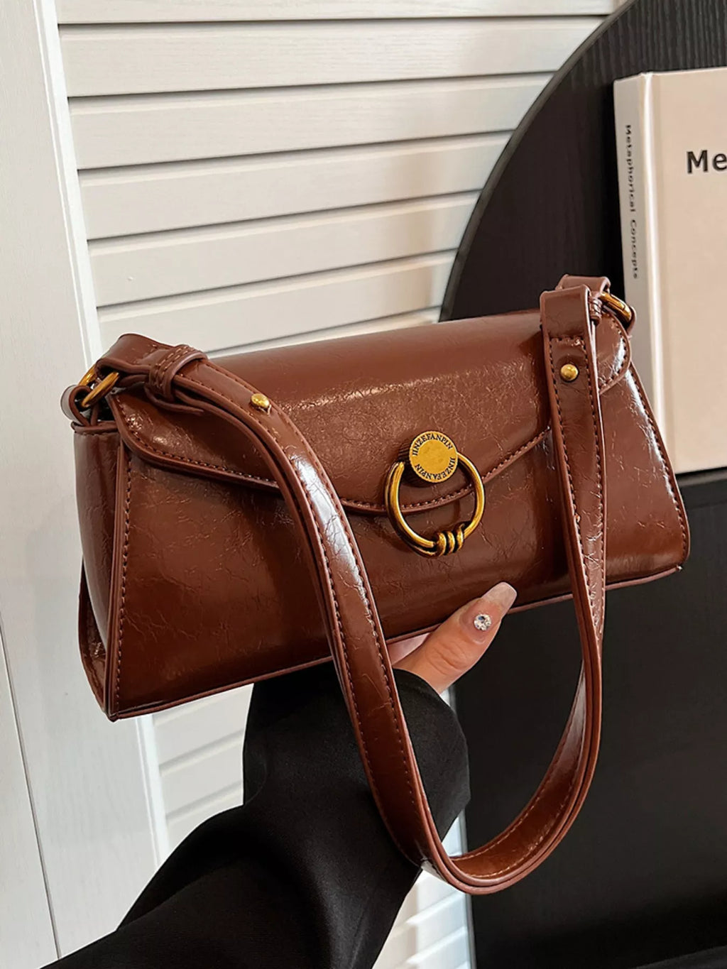 Retro Ring Decor Shoulder Bag