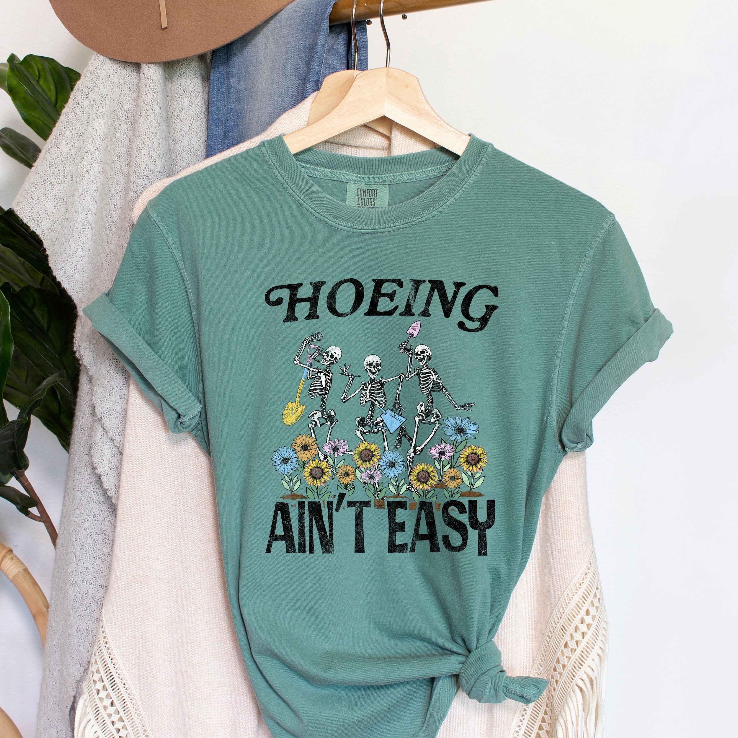Hoeing Ain't Easy A Lighthearted Garden Life Joke For Gardeners Farmers And Plant Lovers Comfort Colors Tee