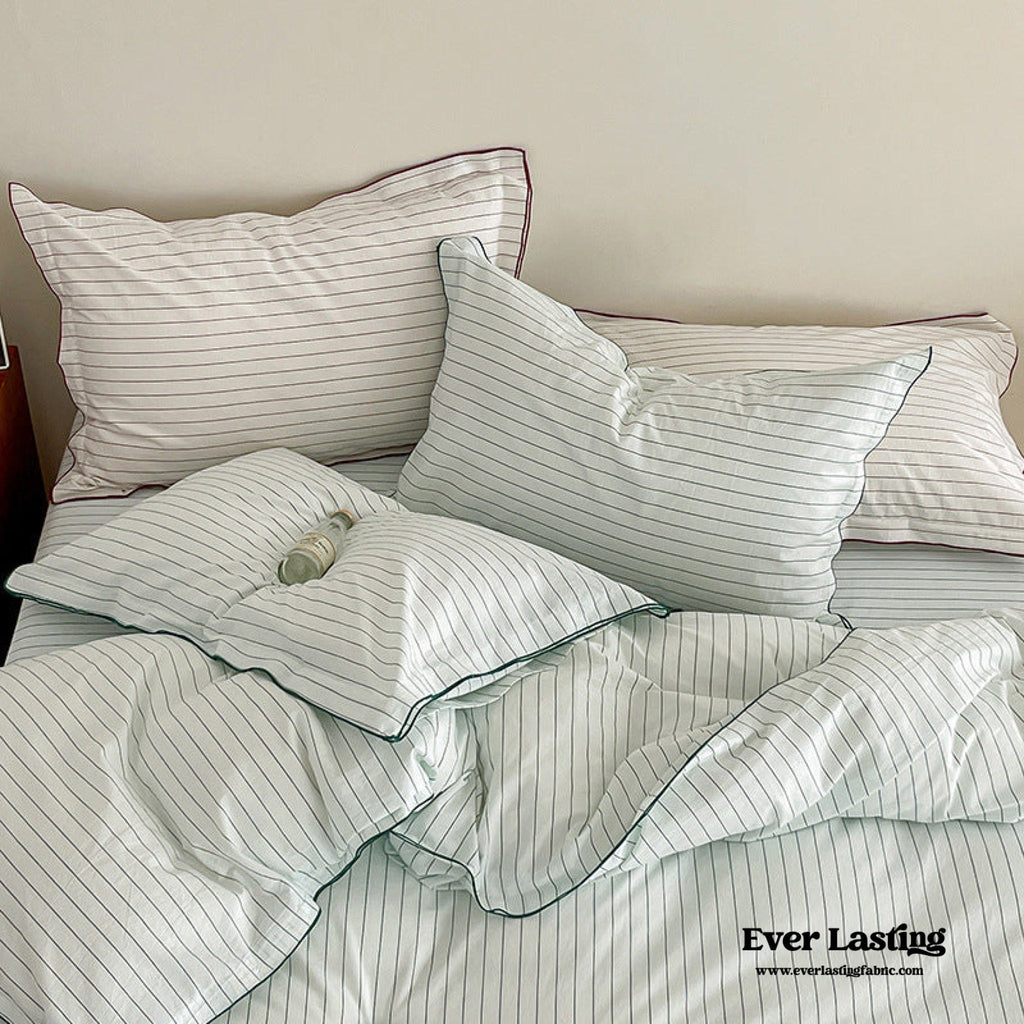 Scandinavian Overlock Striped Bedding Set / Gray
