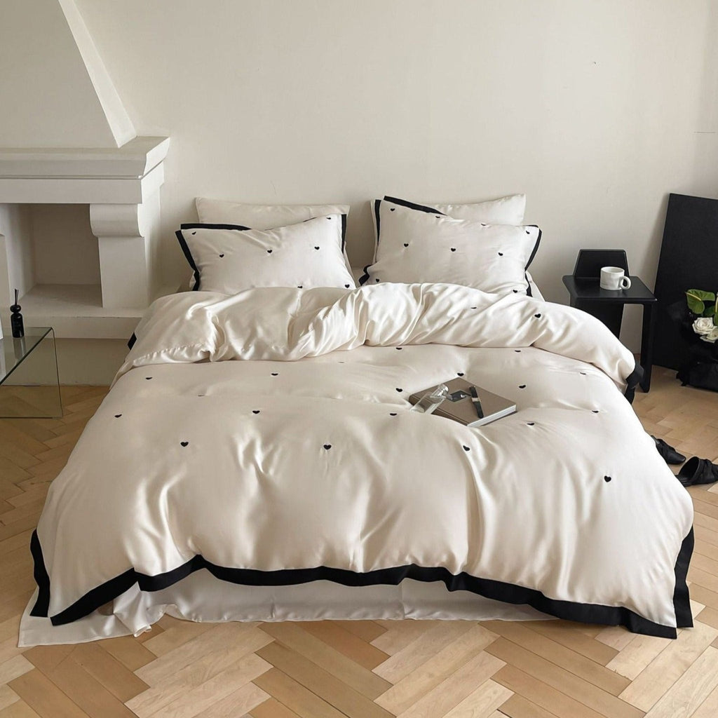 Silky Black Heart White Bedding Set / White + Black
