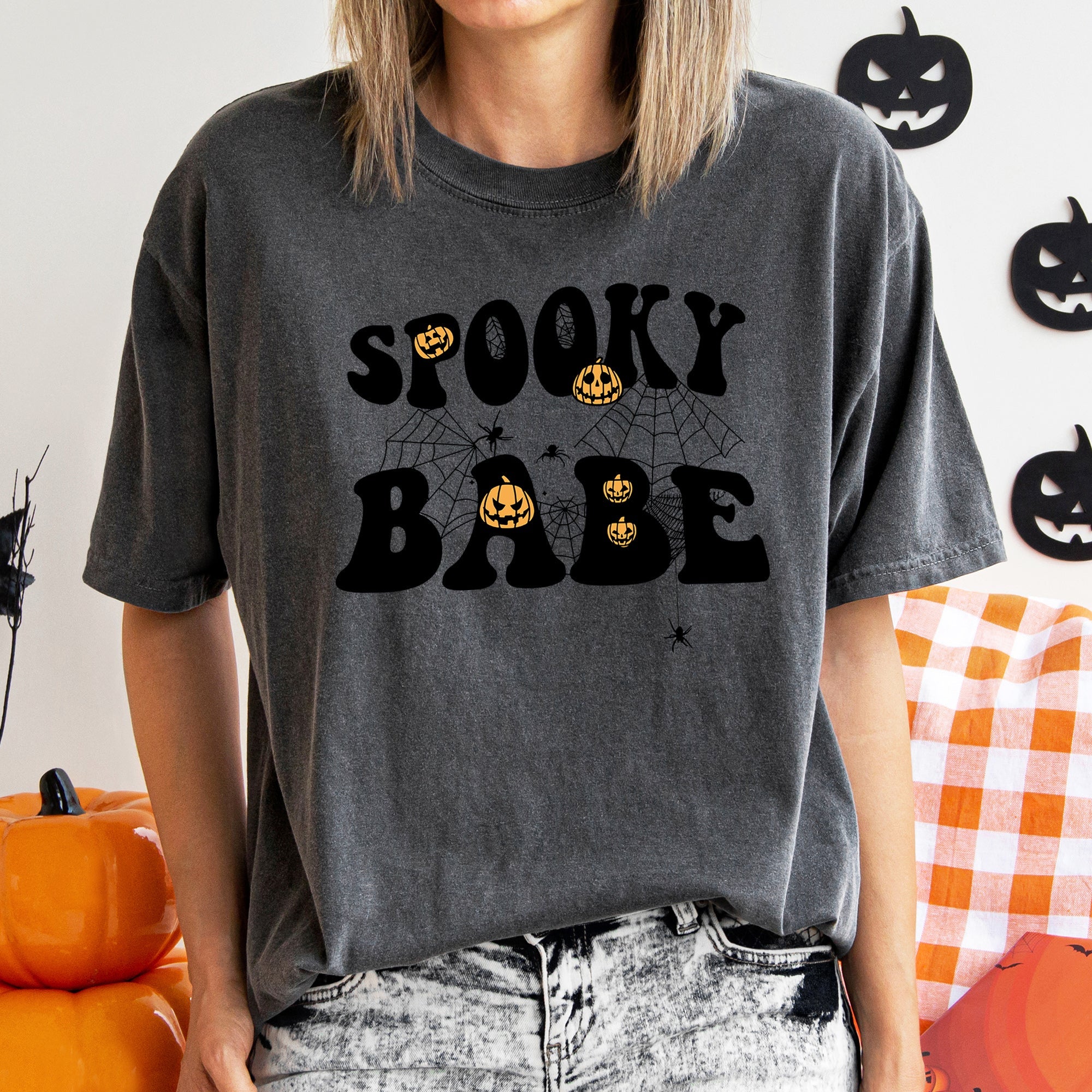 Spooky Babe Retro Halloween Retro Graphics Collection Deluxe Edition Comfort Colors Tee