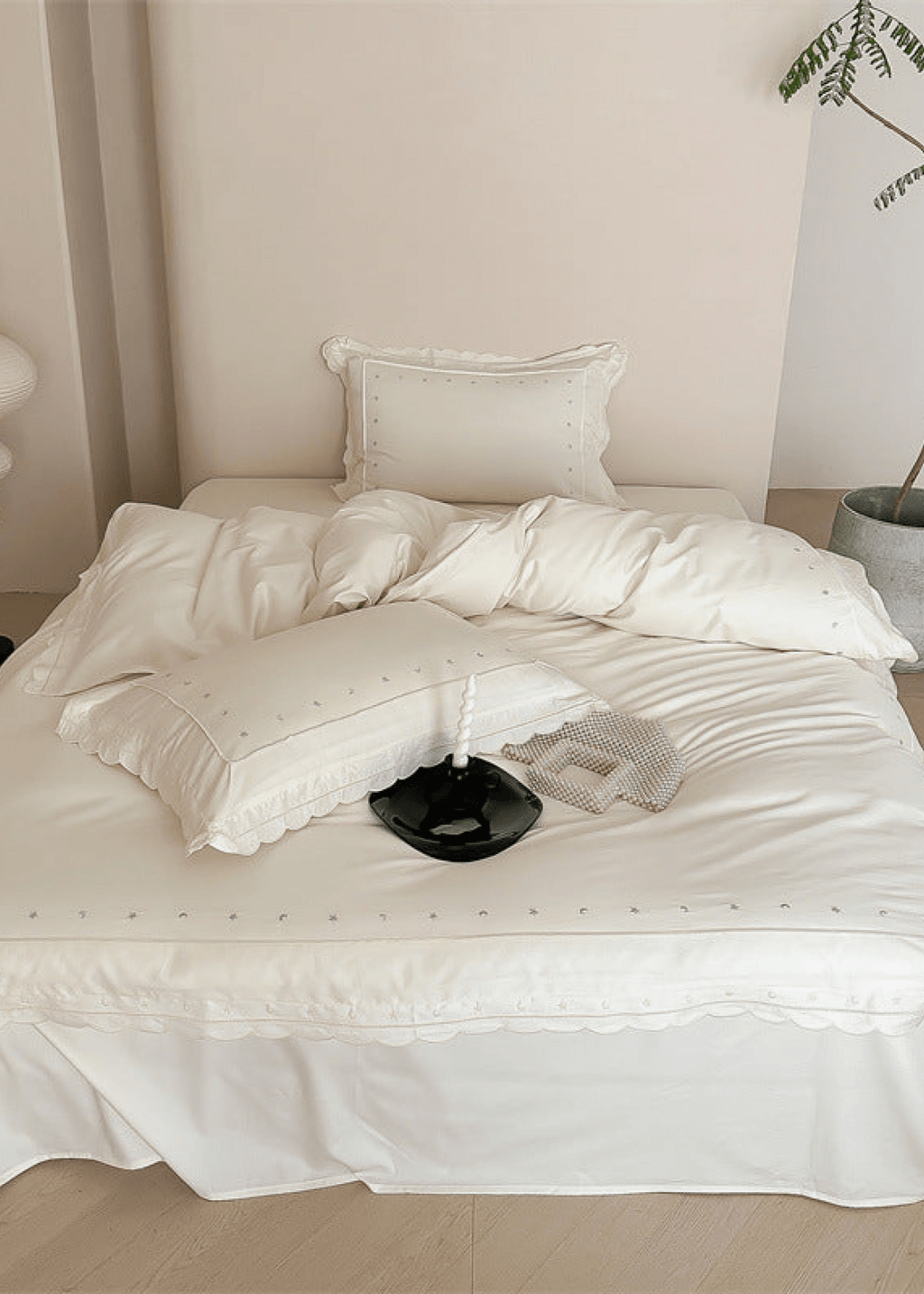 Star Gaze Short Cake Ruffle Bedding Set / White